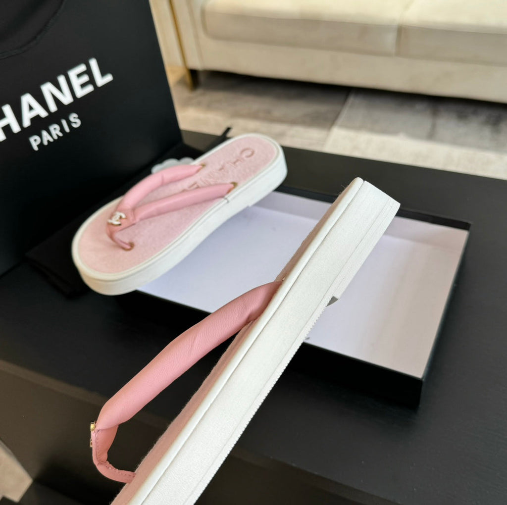 CHANEL Thick-soled Flip-Flops Lambskin Light Pink