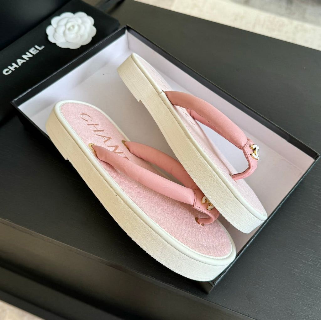 CHANEL Thick-soled Flip-Flops Lambskin Light Pink