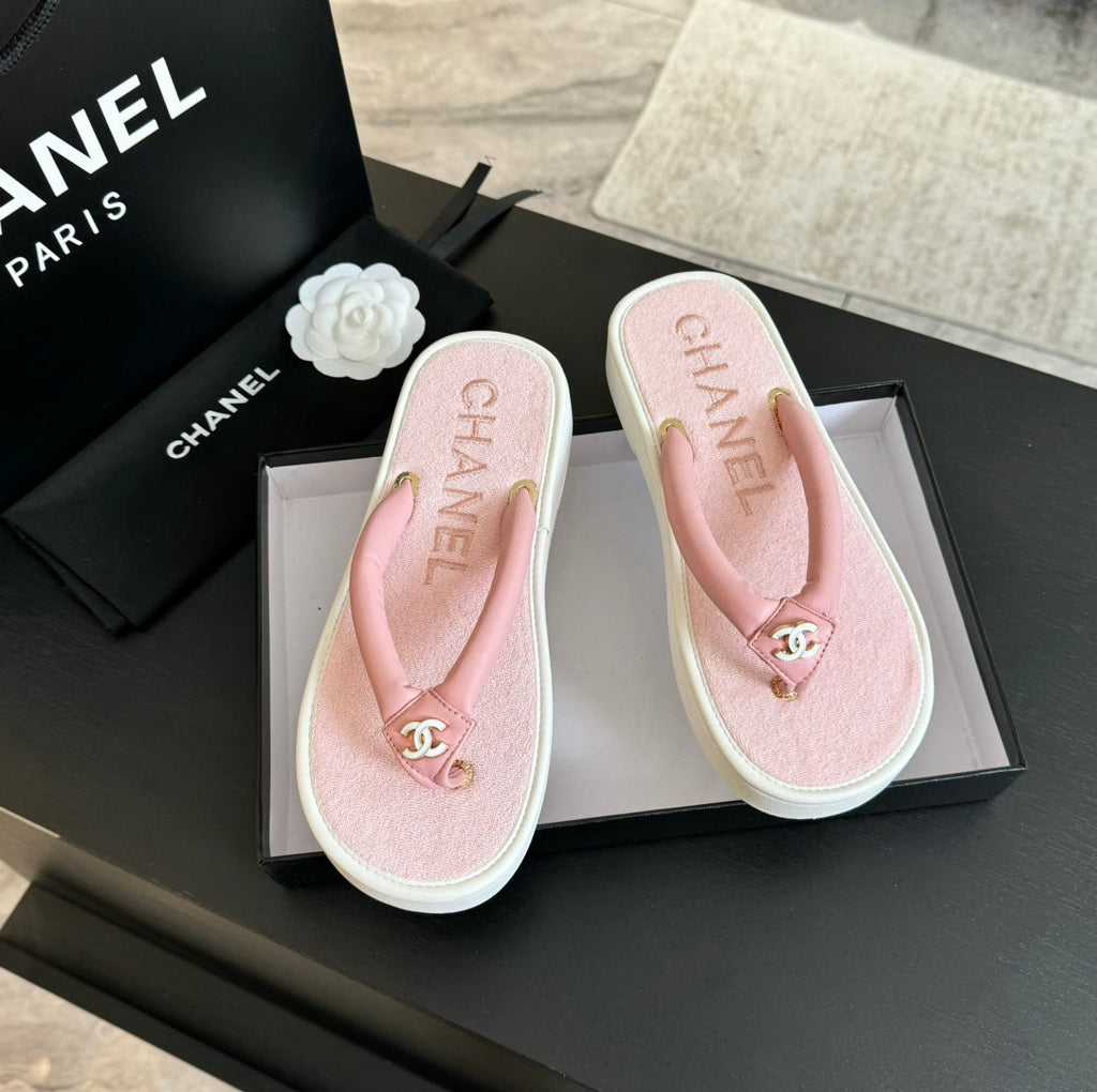 CHANEL Thick-soled Flip-Flops Lambskin Light Pink