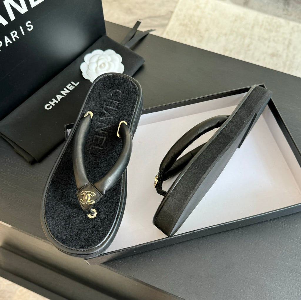 CHANEL Thick-soled Flip-Flops Lambskin Black