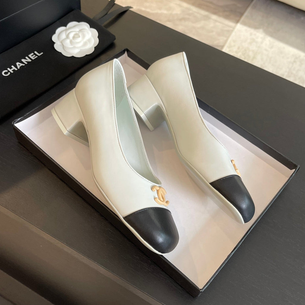 CHANEL PUMP WHITE MIX BLACK CALFSKIN