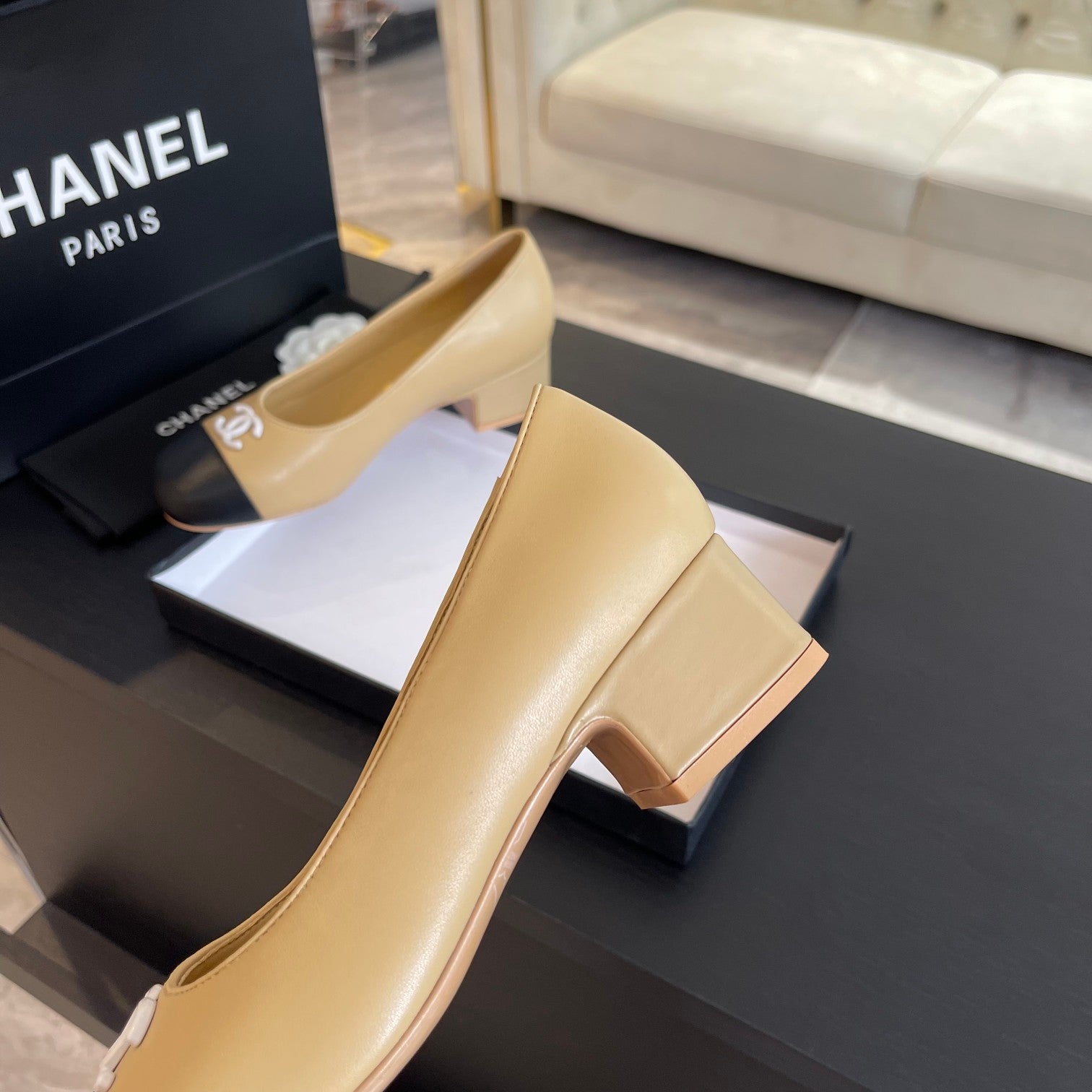 CHANEL PUMP DARK CREAM MIX BLACK CALFSKIN