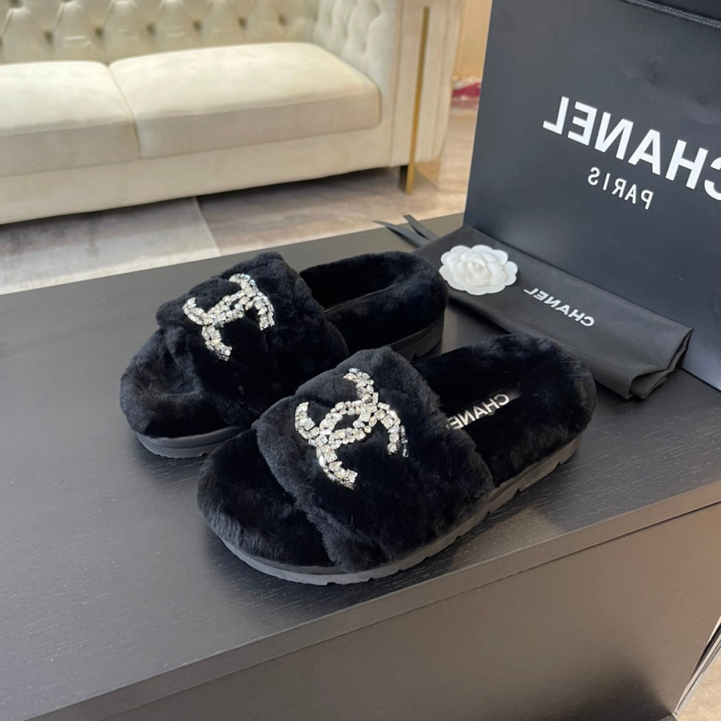 CHANEL SLIPPERS IN BLACK FUR