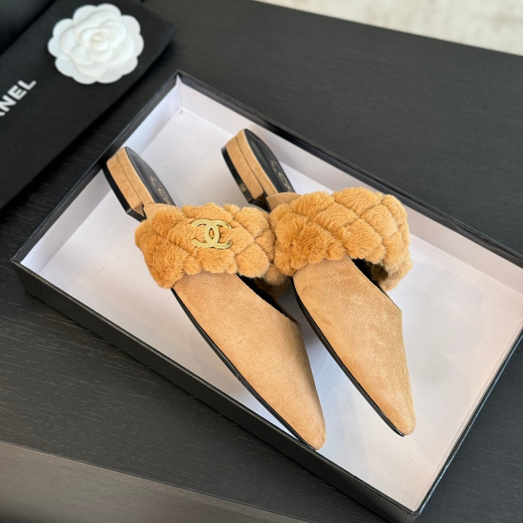 CHANEL MULE IN SEPIA BEIGE SMOOTH FLEECE WITH GOLD HARDWARE