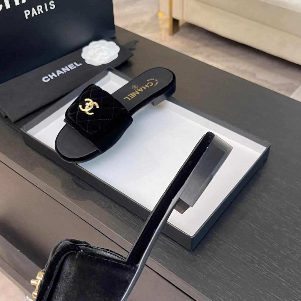 CHANEL FLAT MULE IN BLACK VELVET