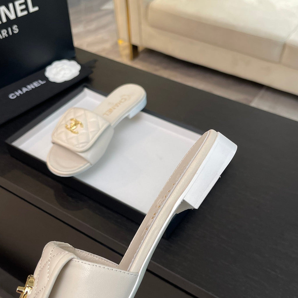 CHANEL FLAT MULE IN WHITE LAMBSKIN