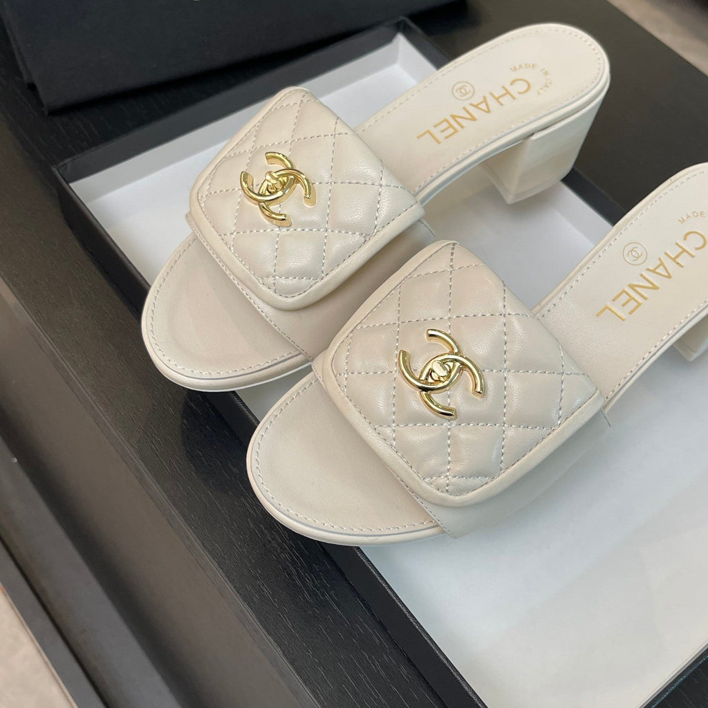 CHANEL MID-HEEL 5 CM MULE IN WHITE LAMBSKIN