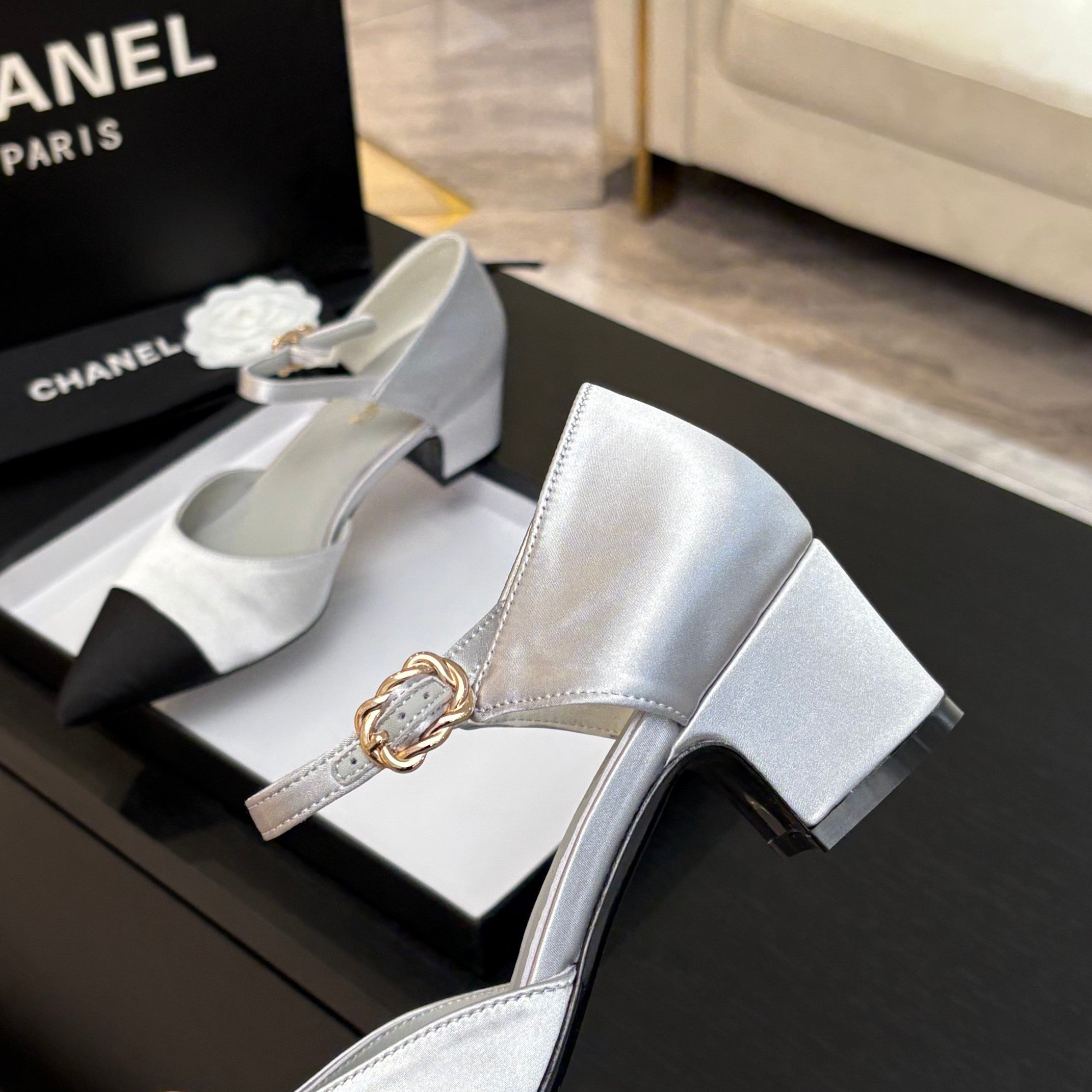 CHANEL BLOCK HEEL SLINGBACKS IN SILVER MIX BLACK SILK FABRIC