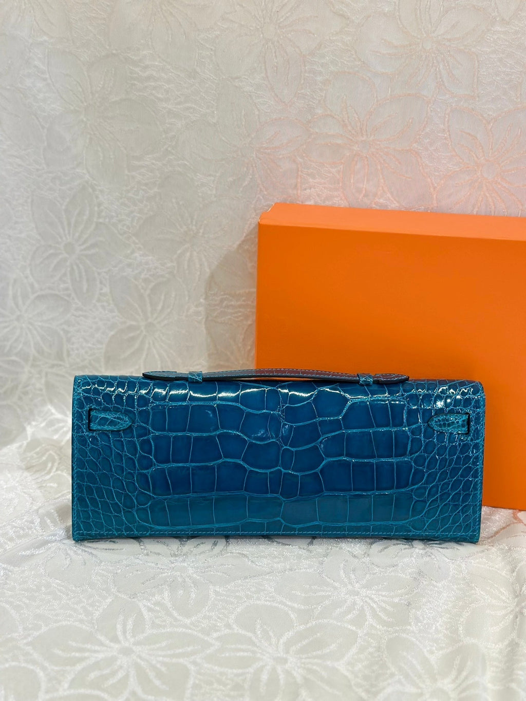 HERMES KELLY CUT 31 IN CLASSIC BLUE SHINNY ALLIGATOR LEATHER WITH SILVER HARDWARE