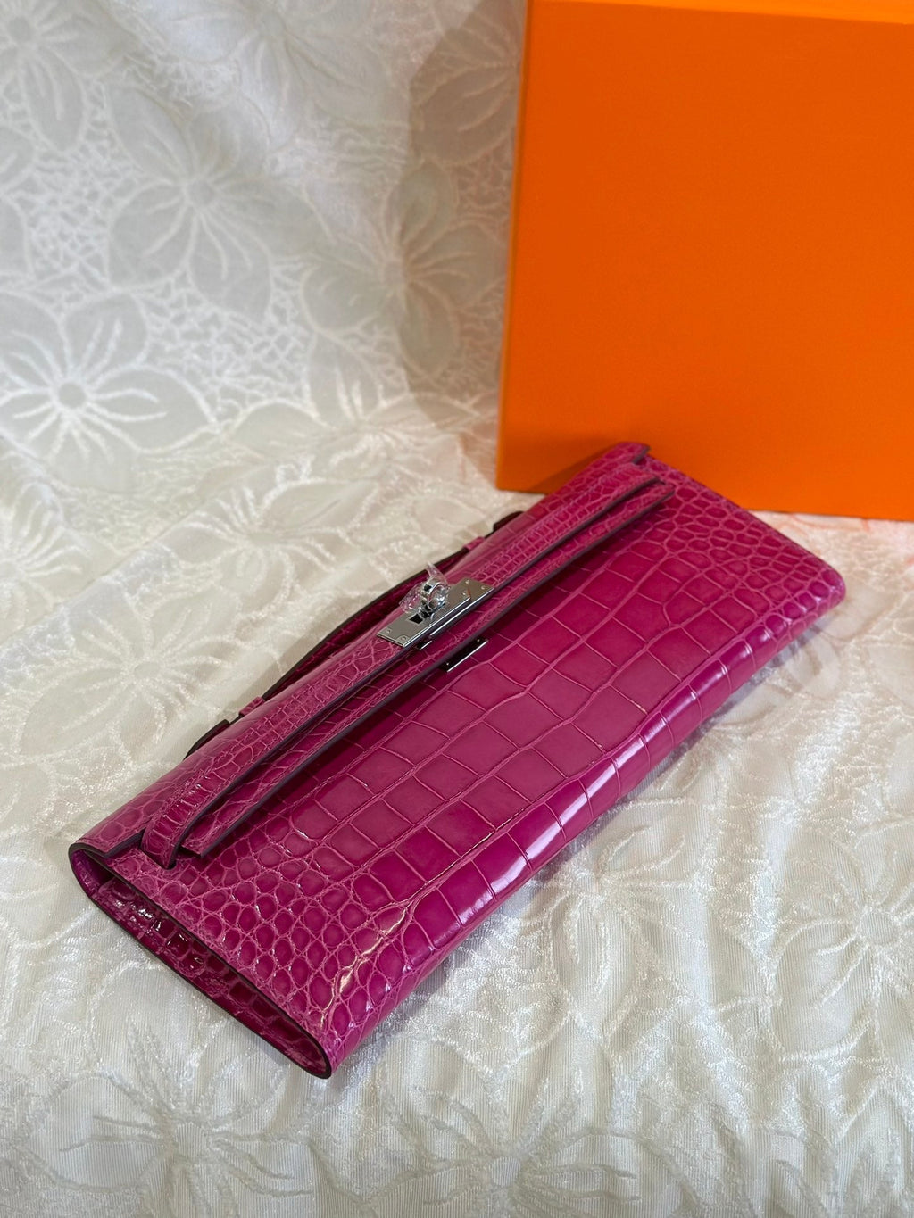 HERMES KELLY CUT 31 IN MAGENTA PURPLE SHINNY ALLIGATOR LEATHER WITH SILVER HARDWARE