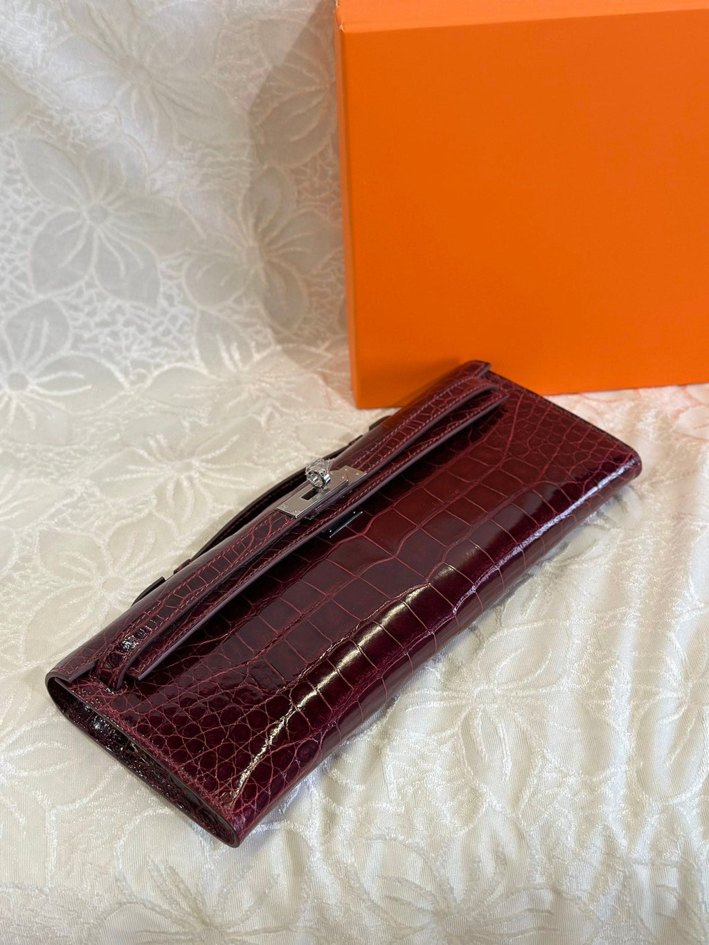 HERMES KELLY CUT 31 IN SANGRIA PURPLE SHINNY ALLIGATOR LEATHER WITH SILVER HARDWARE