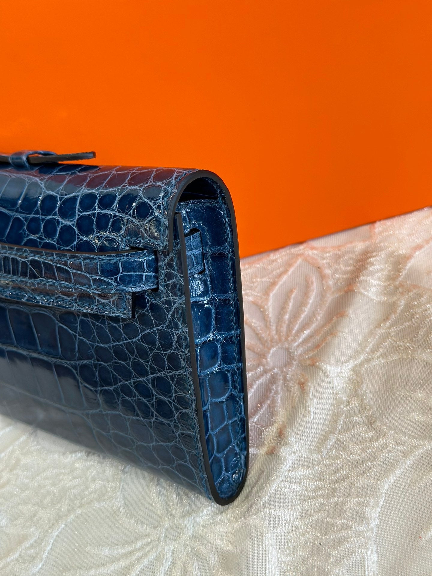 HERMES KELLY CUT 31 IN NAVY BLUE SHINNY ALLIGATOR LEATHER WITH SILVER HARDWARE
