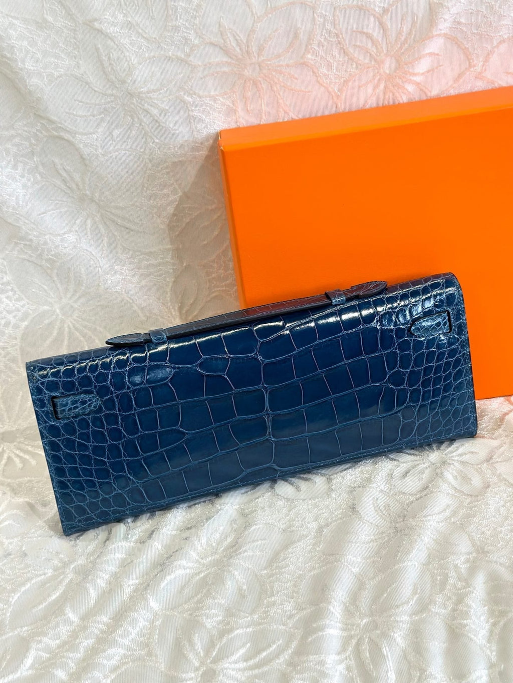 HERMES KELLY CUT 31 IN NAVY BLUE SHINNY ALLIGATOR LEATHER WITH SILVER HARDWARE