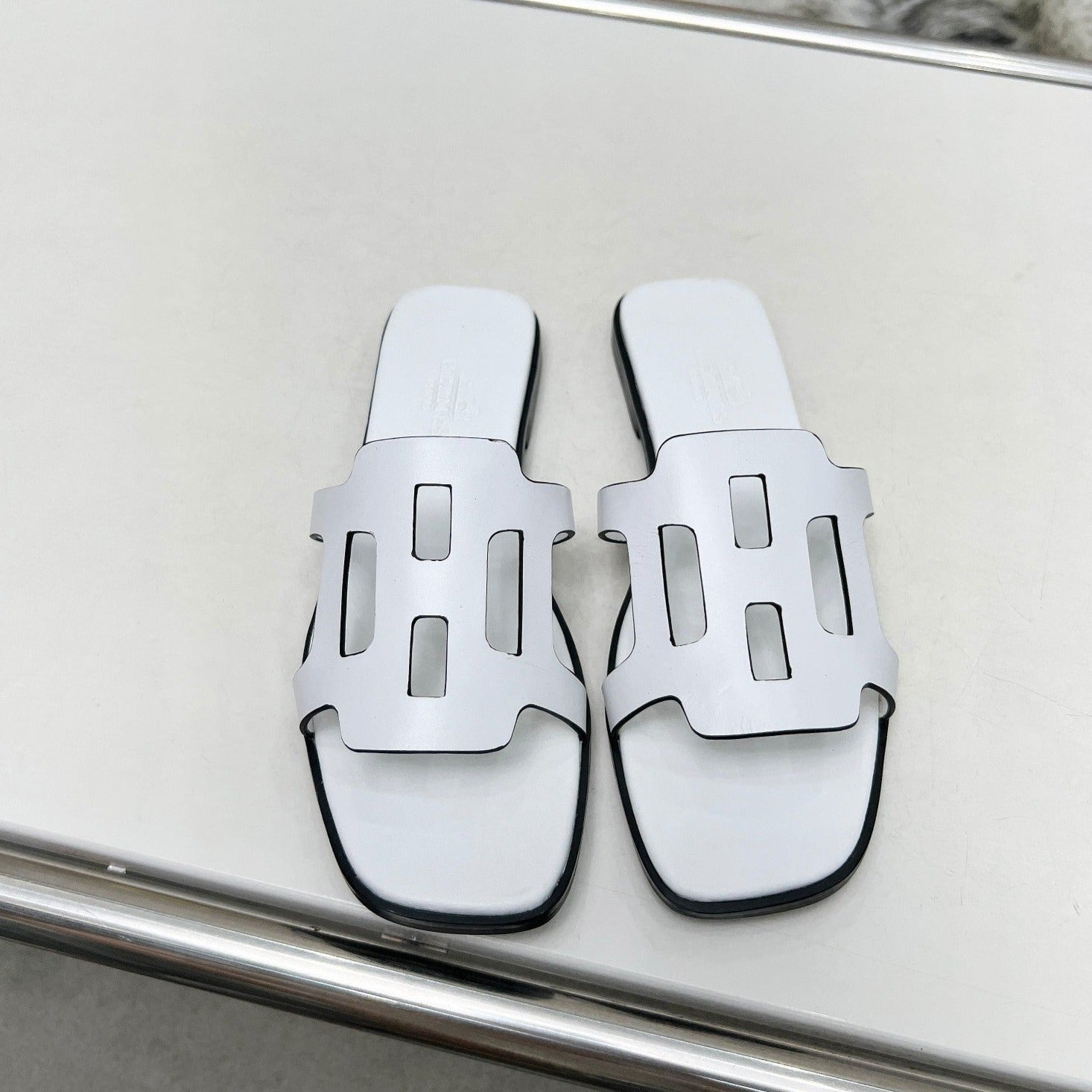 HERMES FLATFORM SANDAL WHITE CALFSKIN