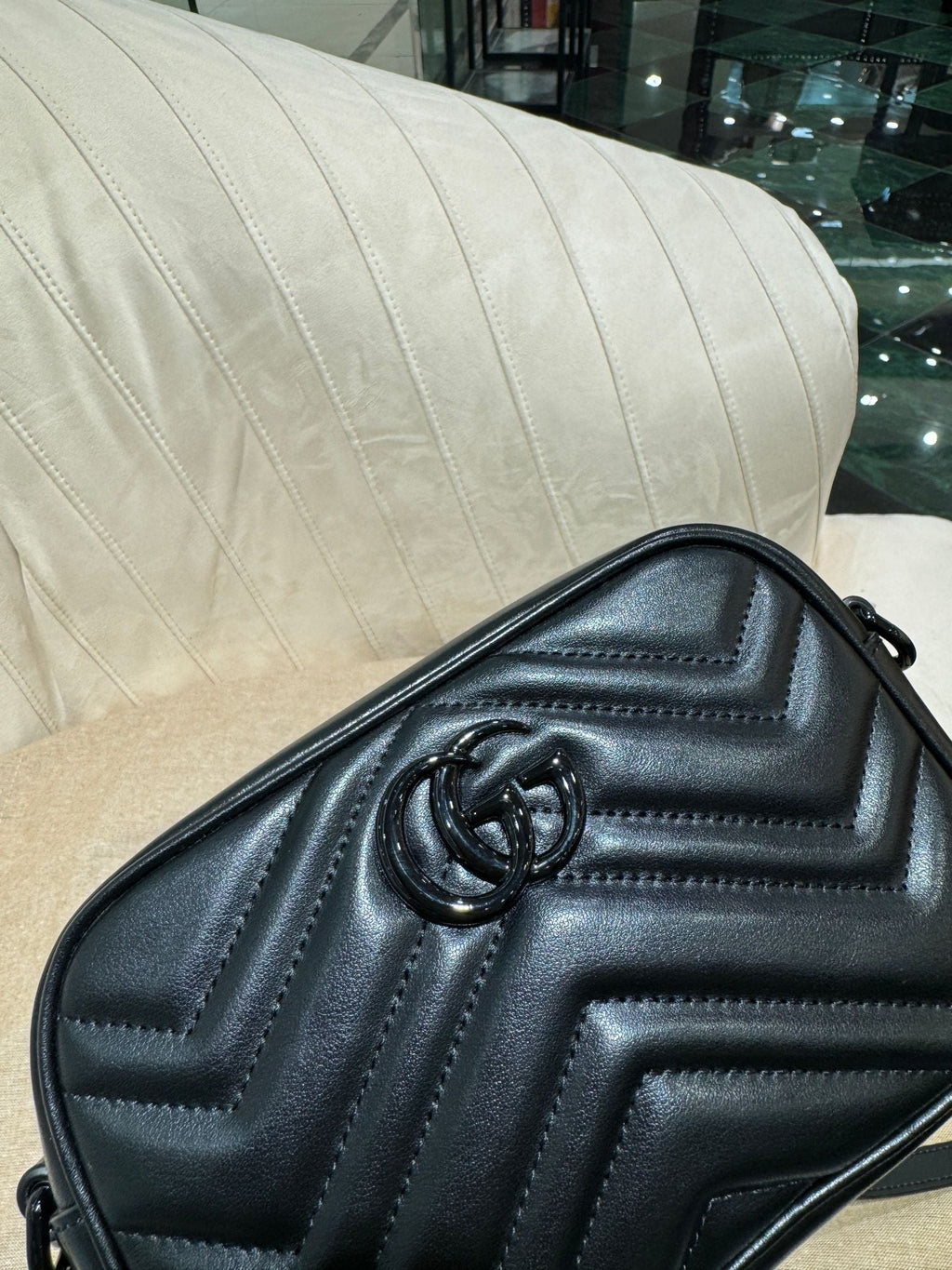 GUCCI MINI 18 MARMONT MATELASSÉ SHOULDER BAG BLACK CALFSKIN