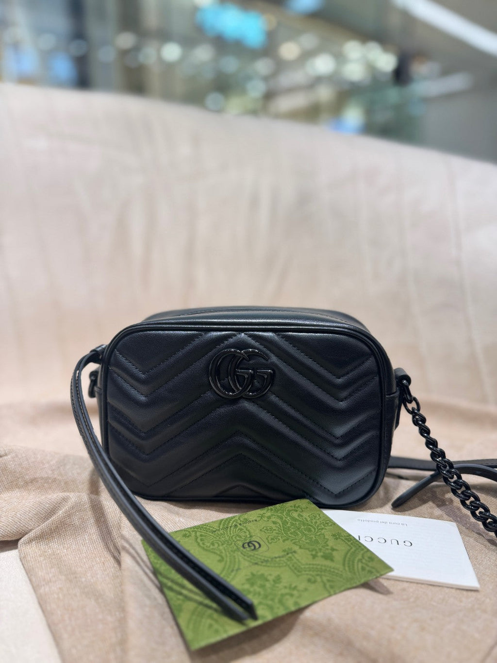 GUCCI MINI 18 MARMONT MATELASSÉ SHOULDER BAG BLACK CALFSKIN