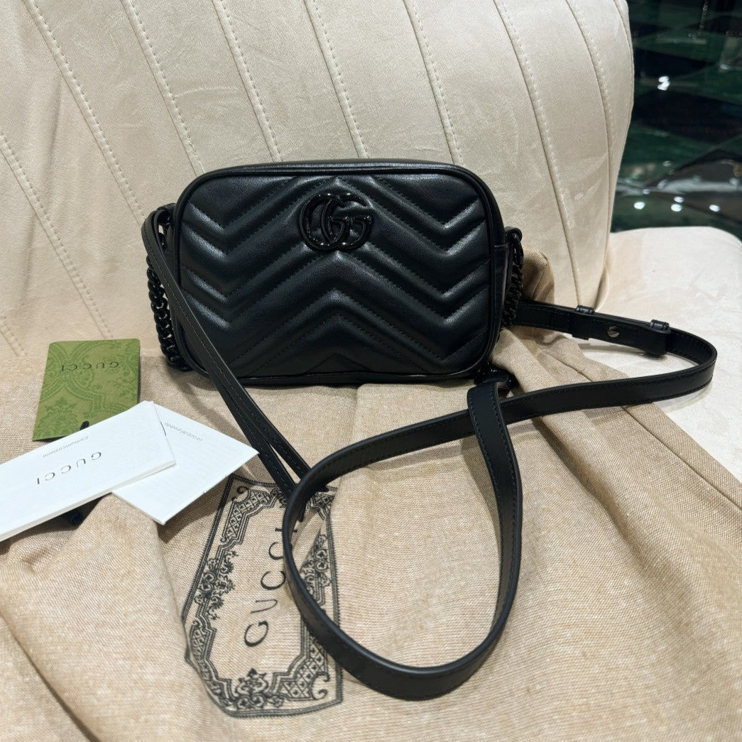 GUCCI MINI 18 MARMONT MATELASSÉ SHOULDER BAG BLACK CALFSKIN