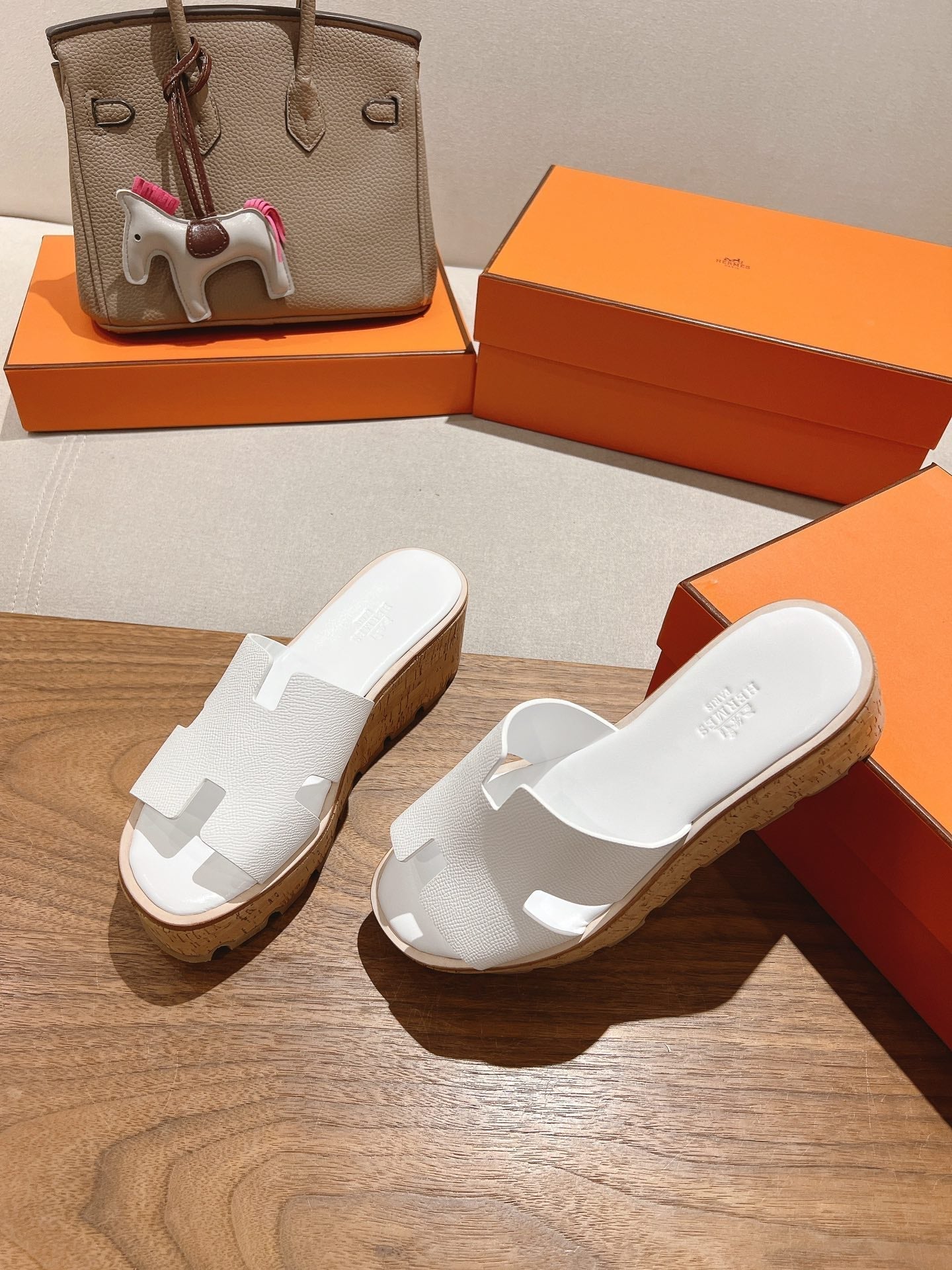 HERMES 25S HIGH WEDGE SANDALS IN WHITE LAMBSKIN STYLE 34