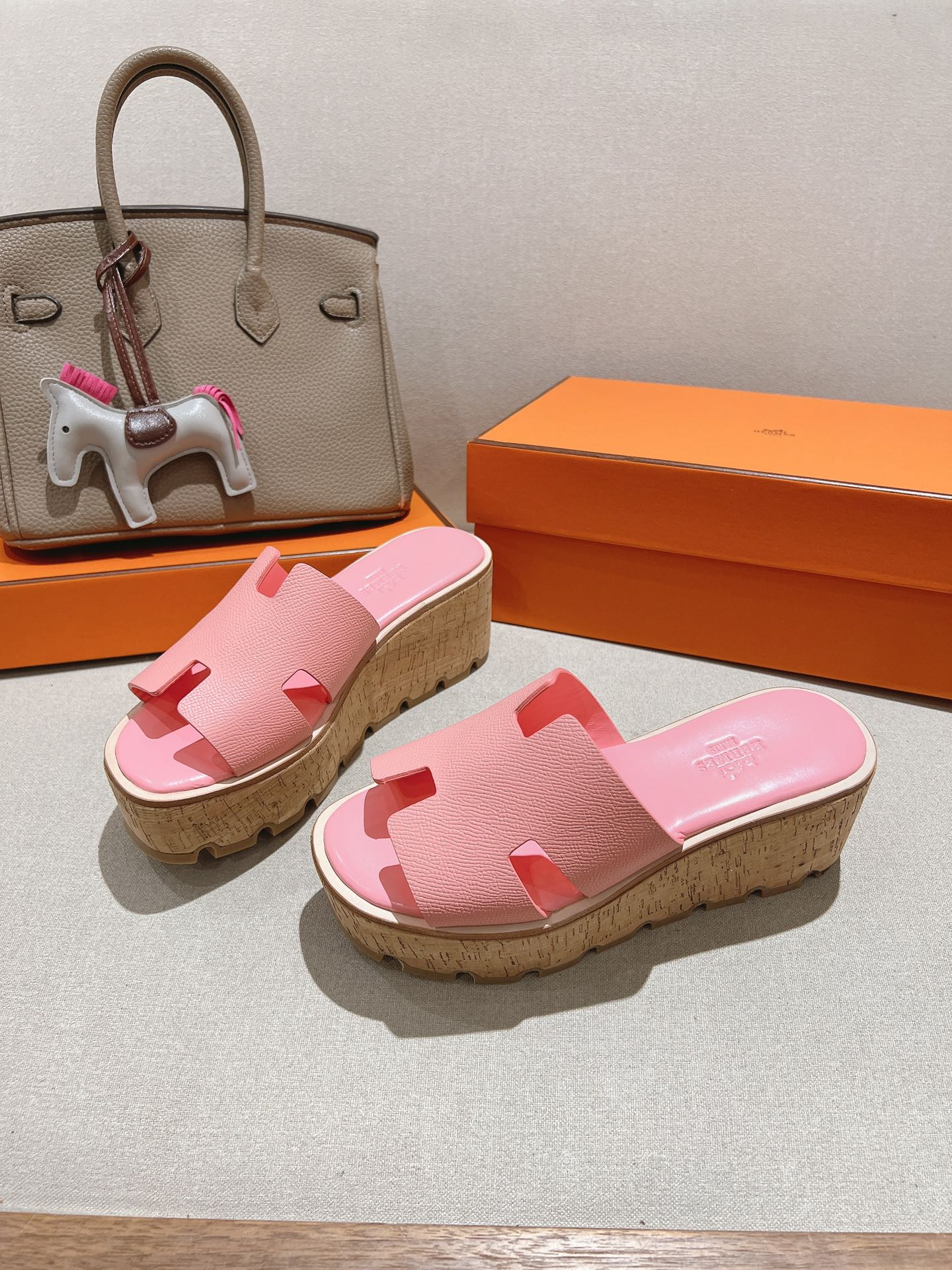 HERMES 25S HIGH WEDGE SANDALS IN PINK LAMBSKIN STYLE 31