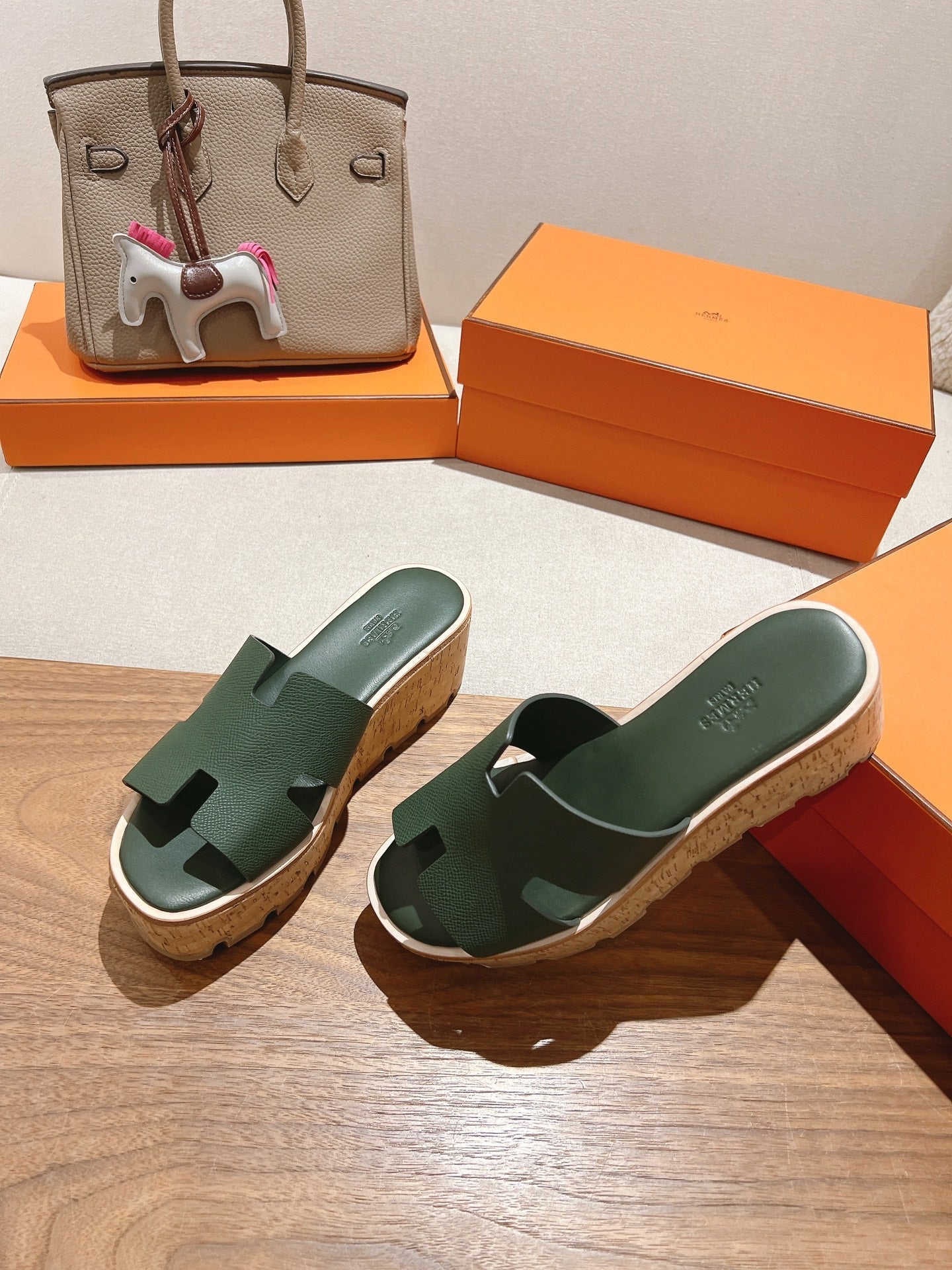 HERMES 25S HIGH WEDGE SANDALS IN DARK MOSS GREEN LAMBSKIN STYLE 32