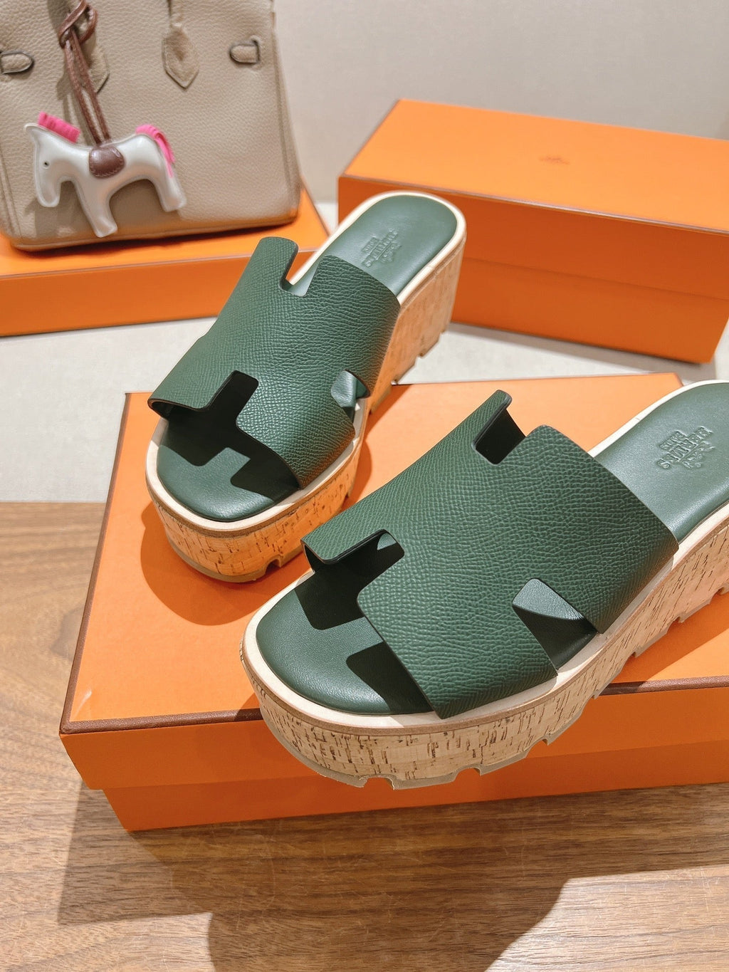 HERMES 25S HIGH WEDGE SANDALS IN DARK MOSS GREEN LAMBSKIN STYLE 32