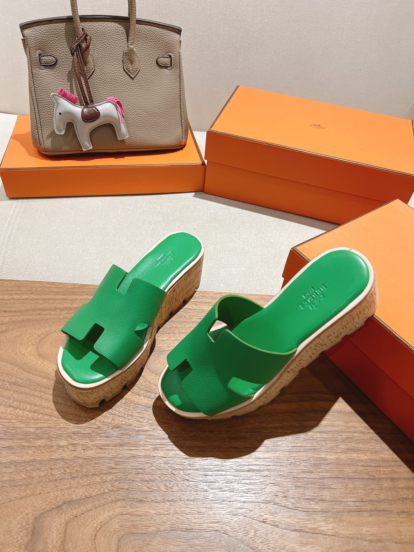 HERMES 25S HIGH WEDGE SANDALS IN GREEN LAMBSKIN STYLE 25