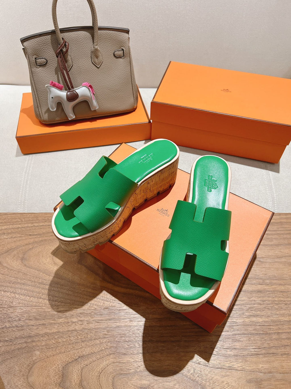 HERMES 25S HIGH WEDGE SANDALS IN GREEN LAMBSKIN STYLE 25