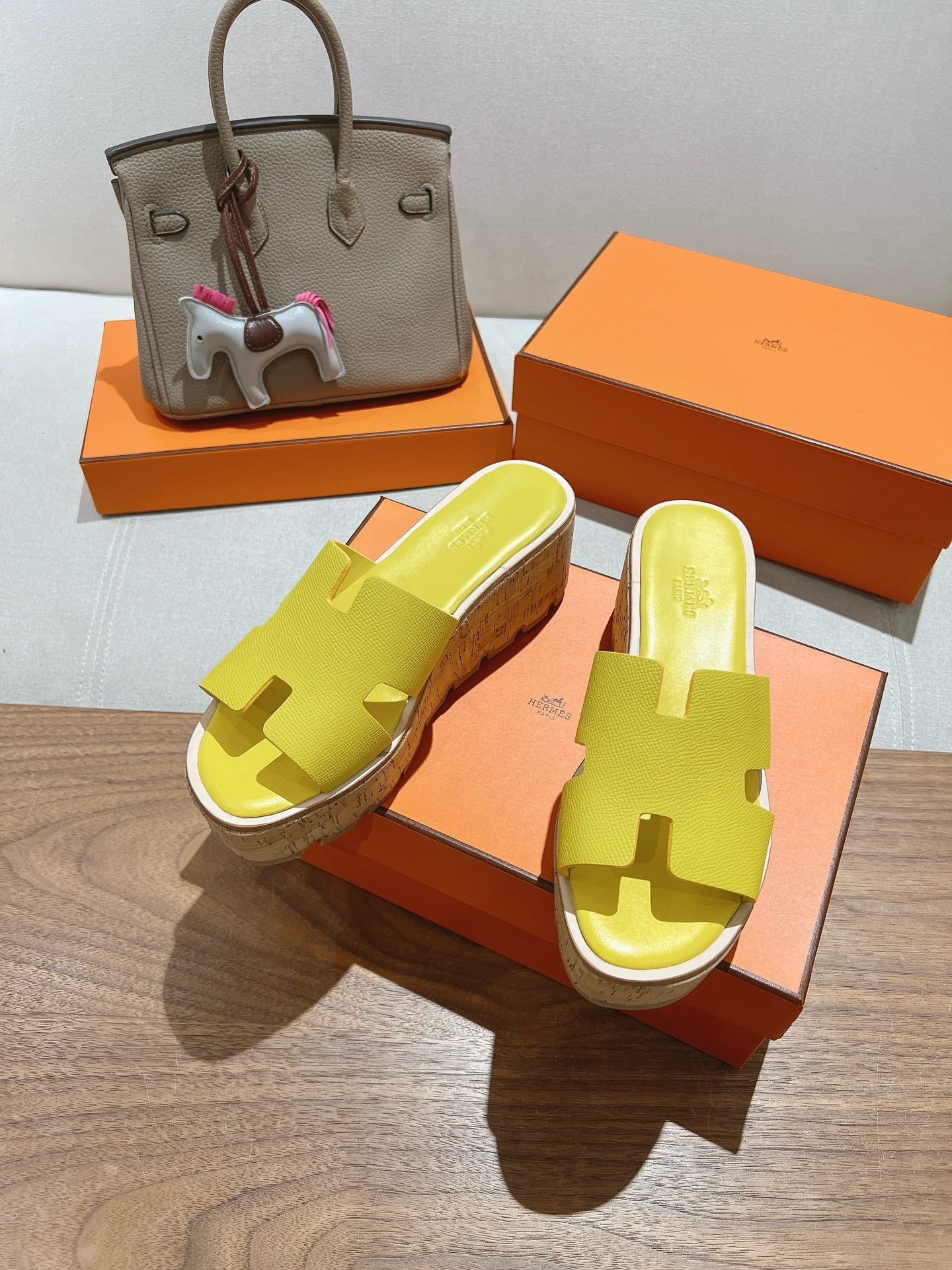 HERMES 25S HIGH WEDGE SANDALS IN YELLOW LAMBSKIN STYLE 26