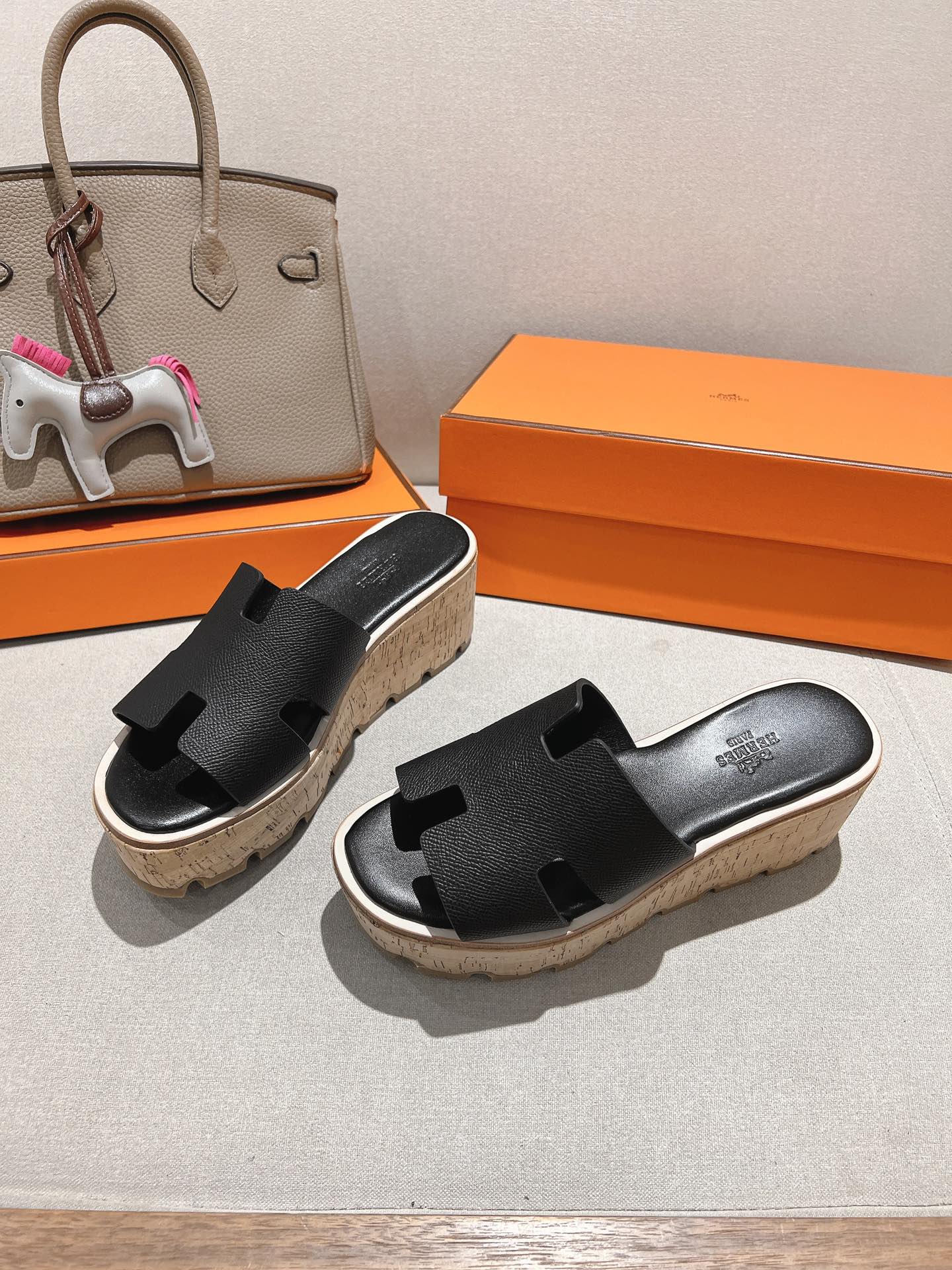 HERMES 25S HIGH WEDGE SANDALS IN BLACK LAMBSKIN STYLE 23