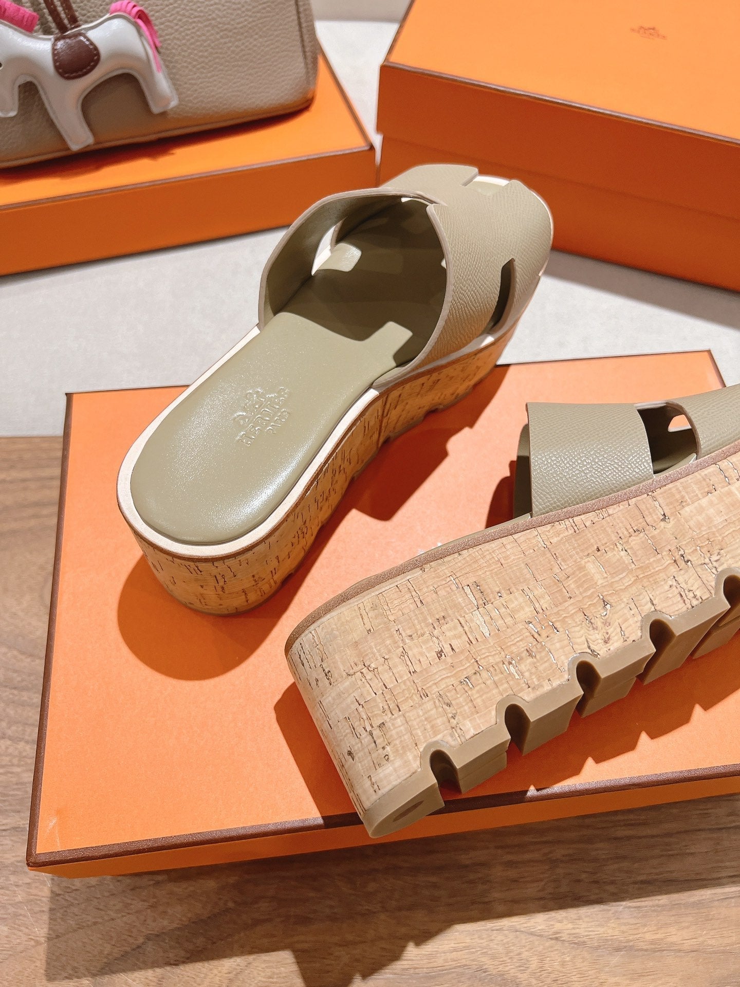 HERMES 25S HIGH WEDGE SANDALS IN WARM BEIGE LAMBSKIN STYLE 17