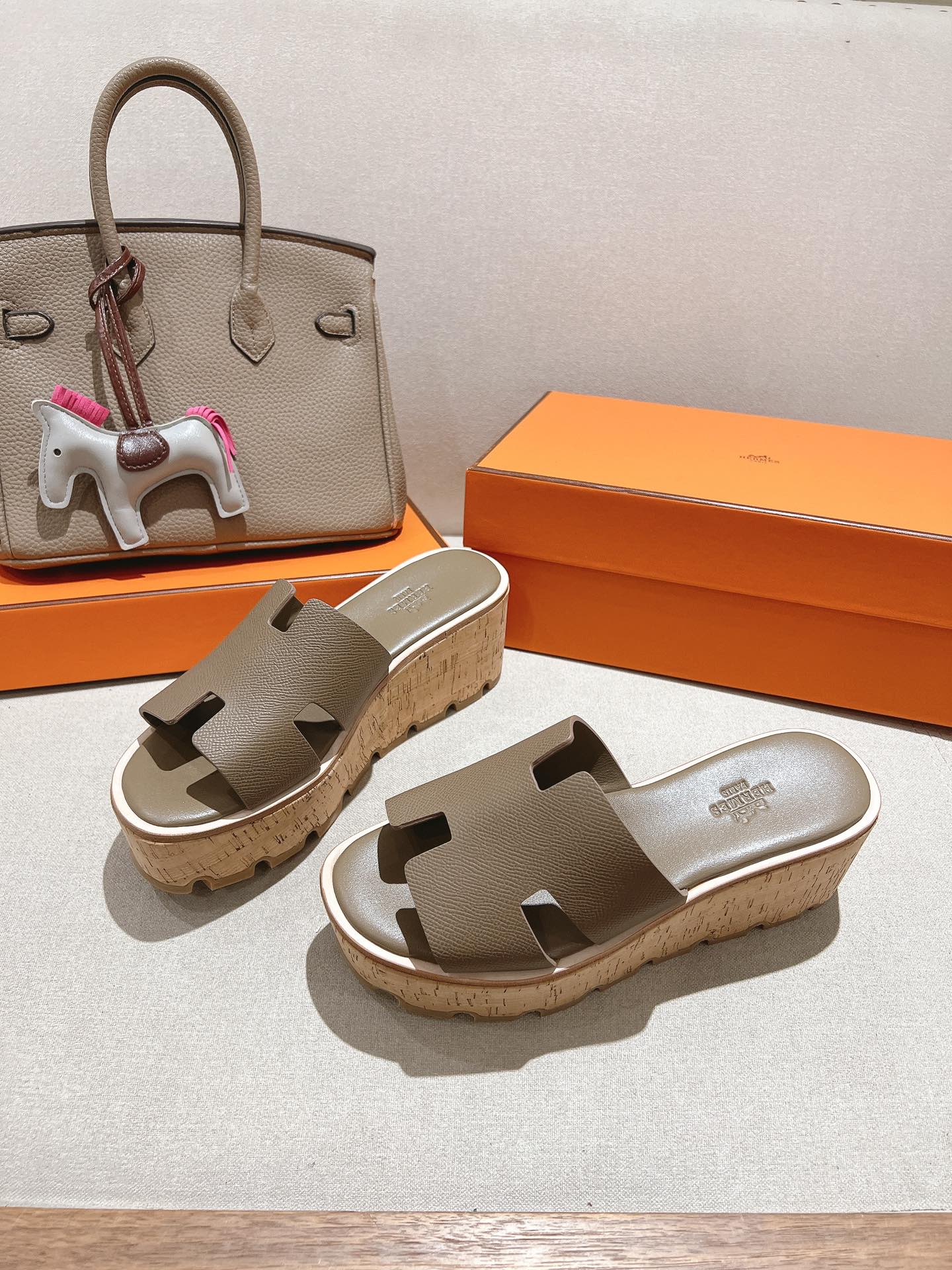 HERMES 25S HIGH WEDGE SANDALS IN MOCHA BROWN LAMBSKIN STYLE 15