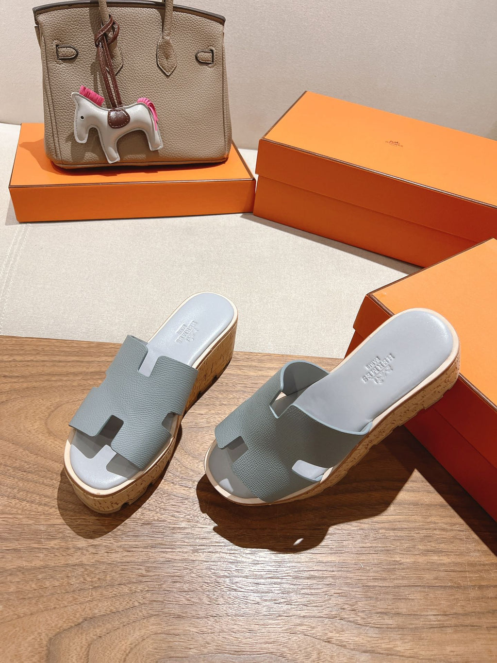 HERMES 25S HIGH WEDGE SANDALS IN LIGHT GREY LAMBSKIN STYLE 13