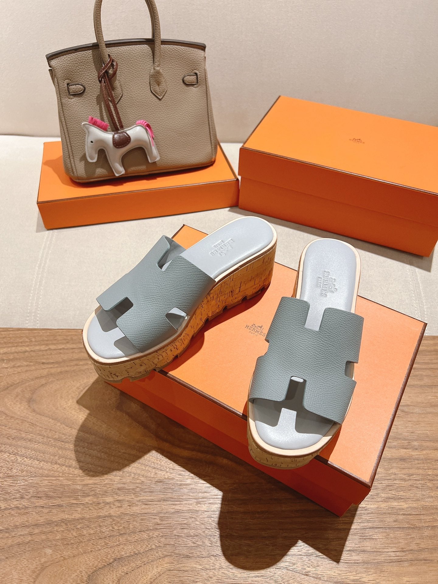 HERMES 25S HIGH WEDGE SANDALS IN LIGHT GREY LAMBSKIN STYLE 13