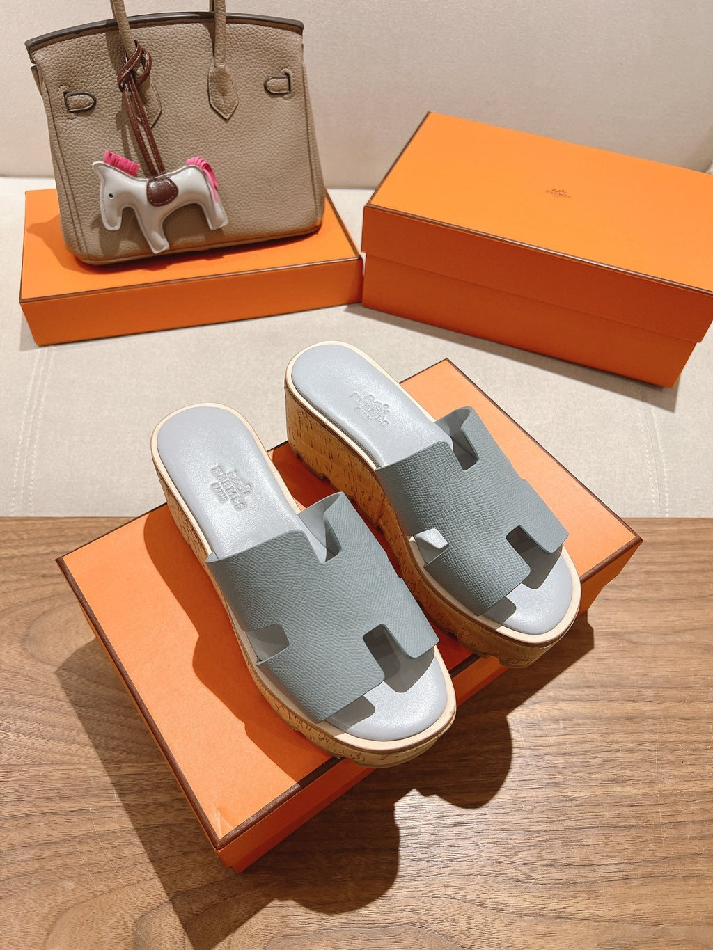 HERMES 25S HIGH WEDGE SANDALS IN LIGHT GREY LAMBSKIN STYLE 13