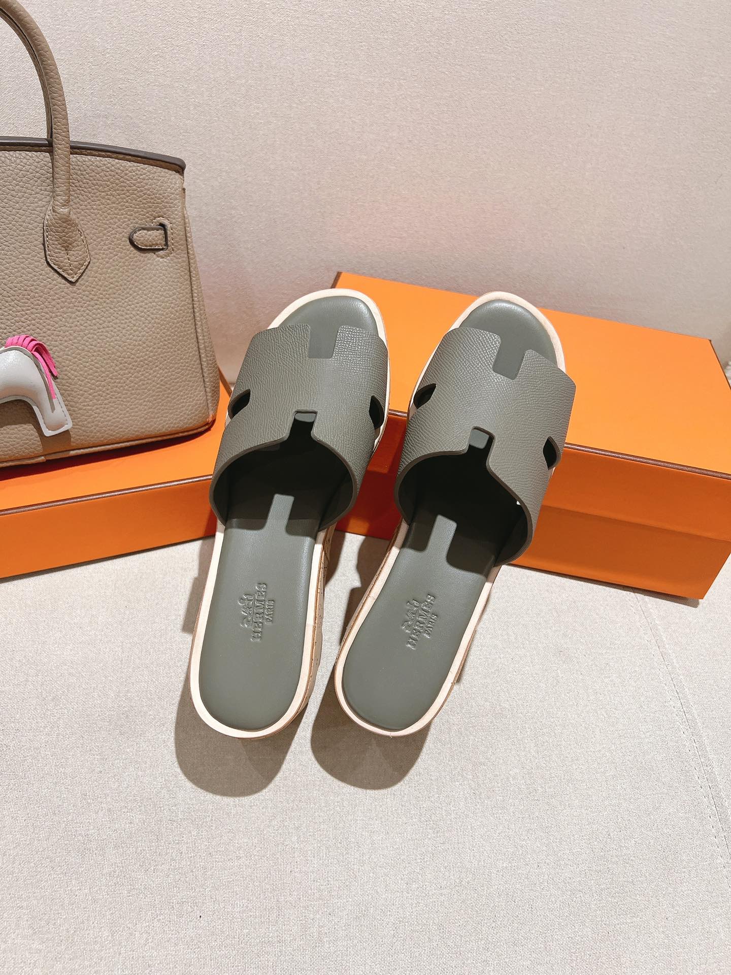 HERMES 25S HIGH WEDGE SANDALS IN DARK GREY LAMBSKIN STYLE 11