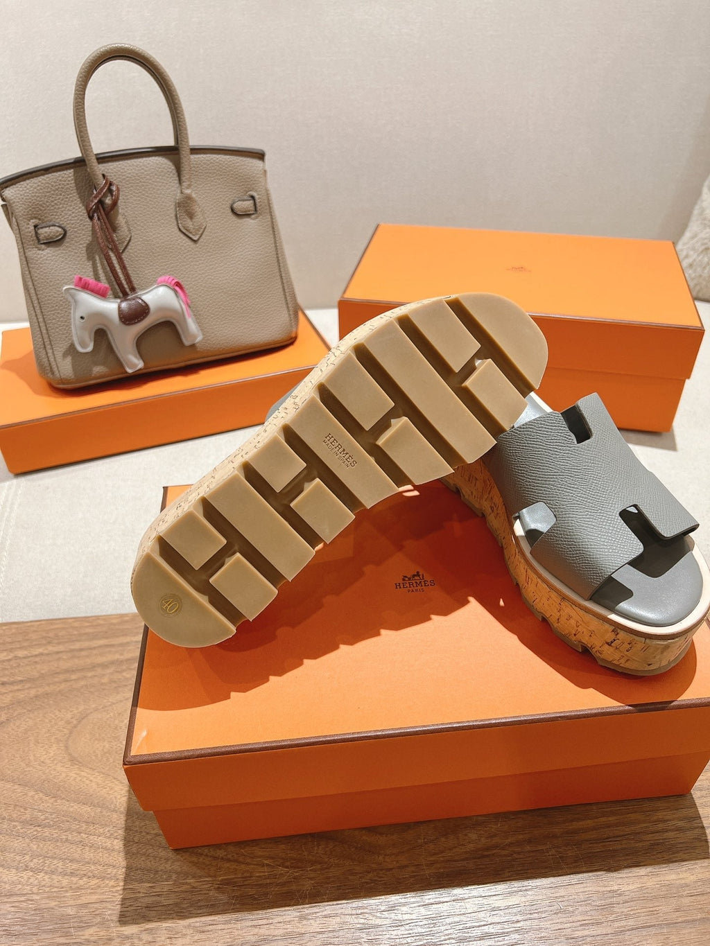 HERMES 25S HIGH WEDGE SANDALS IN LIGHT GREY LAMBSKIN STYLE 9