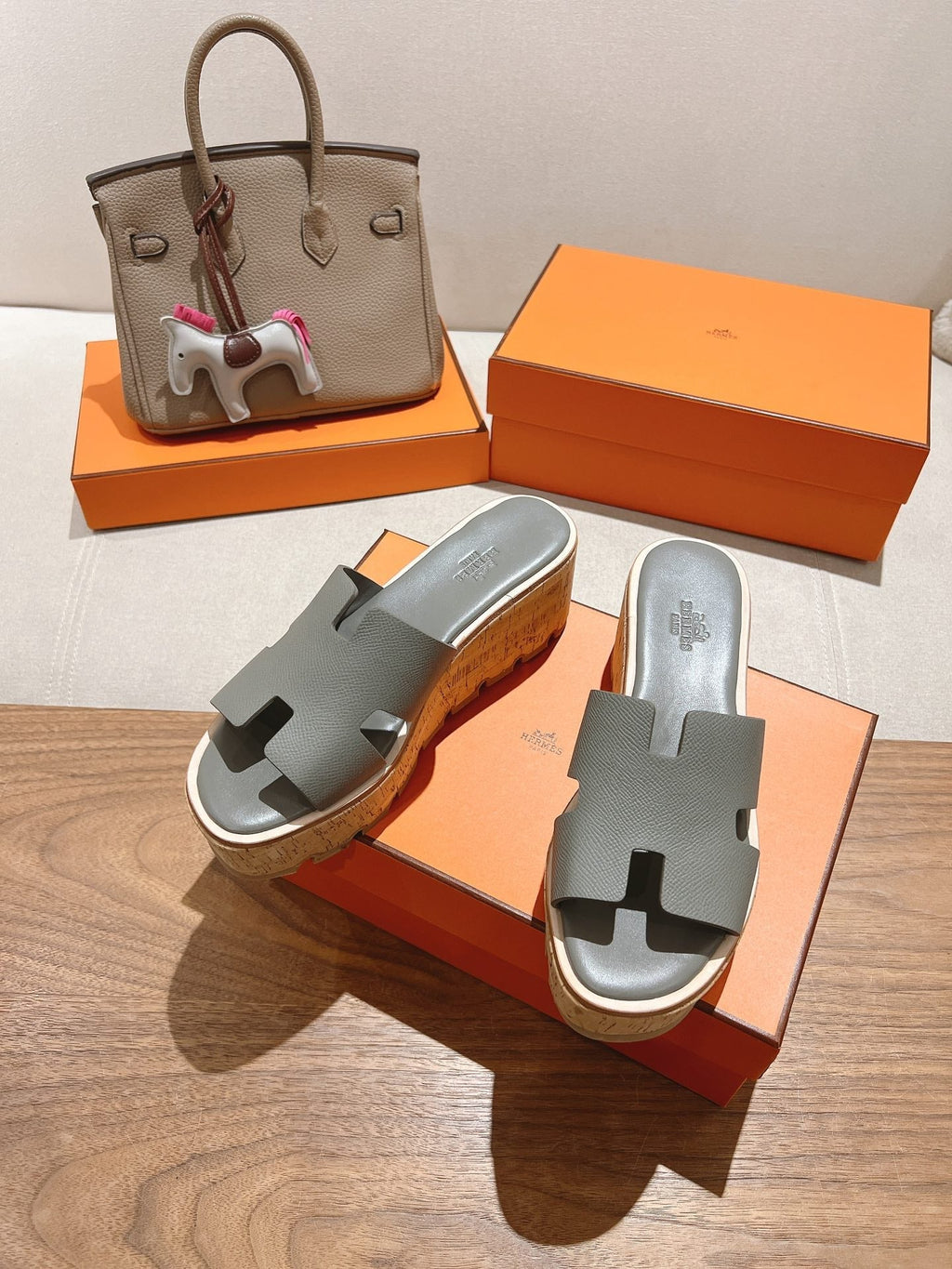 HERMES 25S HIGH WEDGE SANDALS IN LIGHT GREY LAMBSKIN STYLE 9