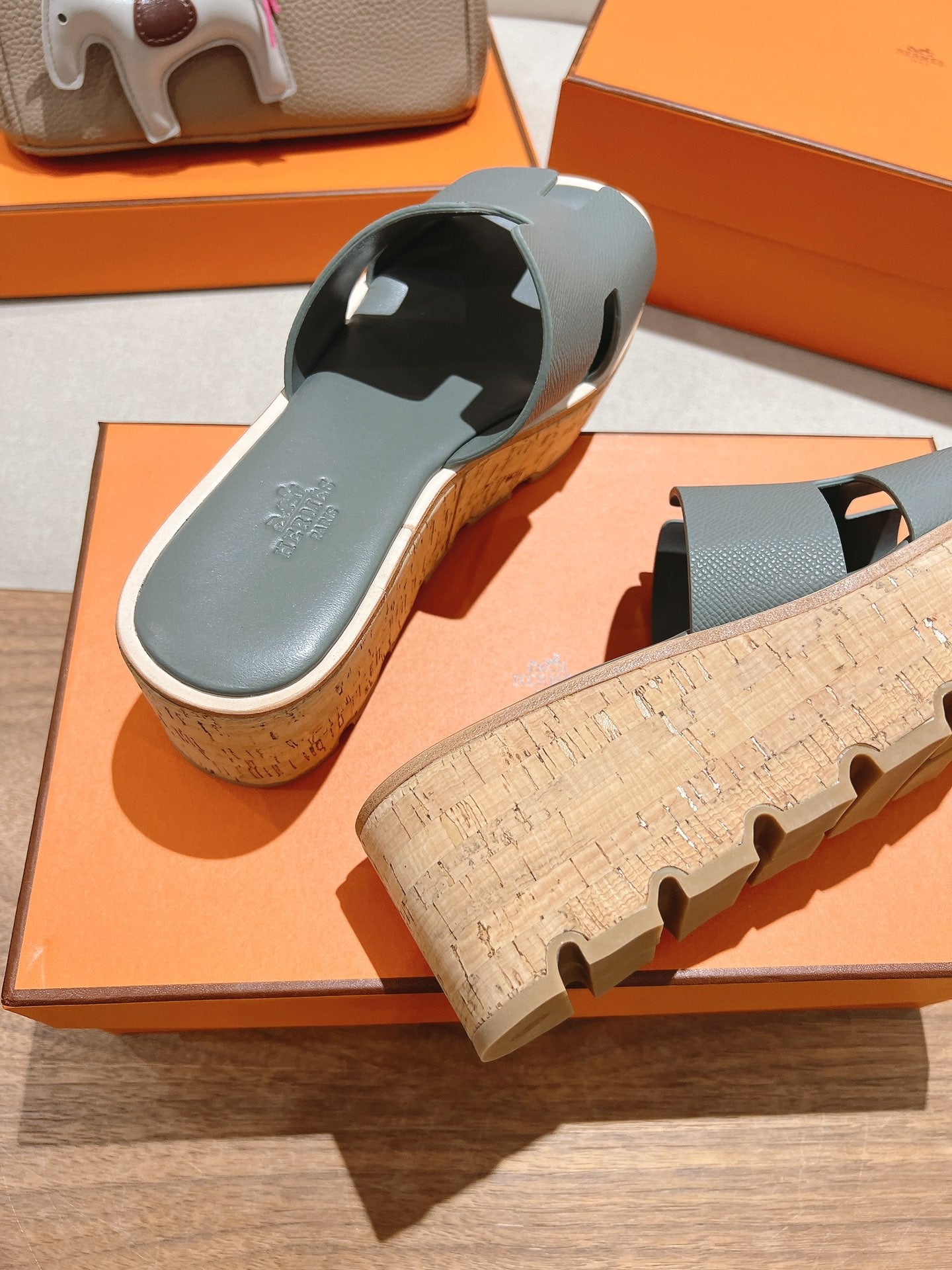 HERMES 25S HIGH WEDGE SANDALS IN GREY LAMBSKIN STYLE 7