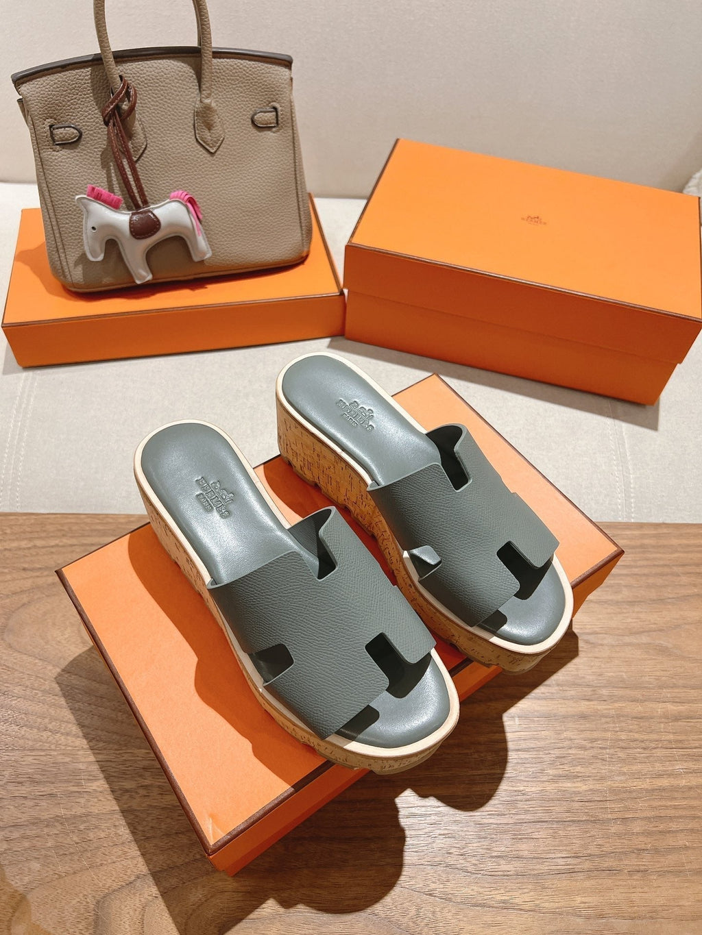 HERMES 25S HIGH WEDGE SANDALS IN GREY LAMBSKIN STYLE 7