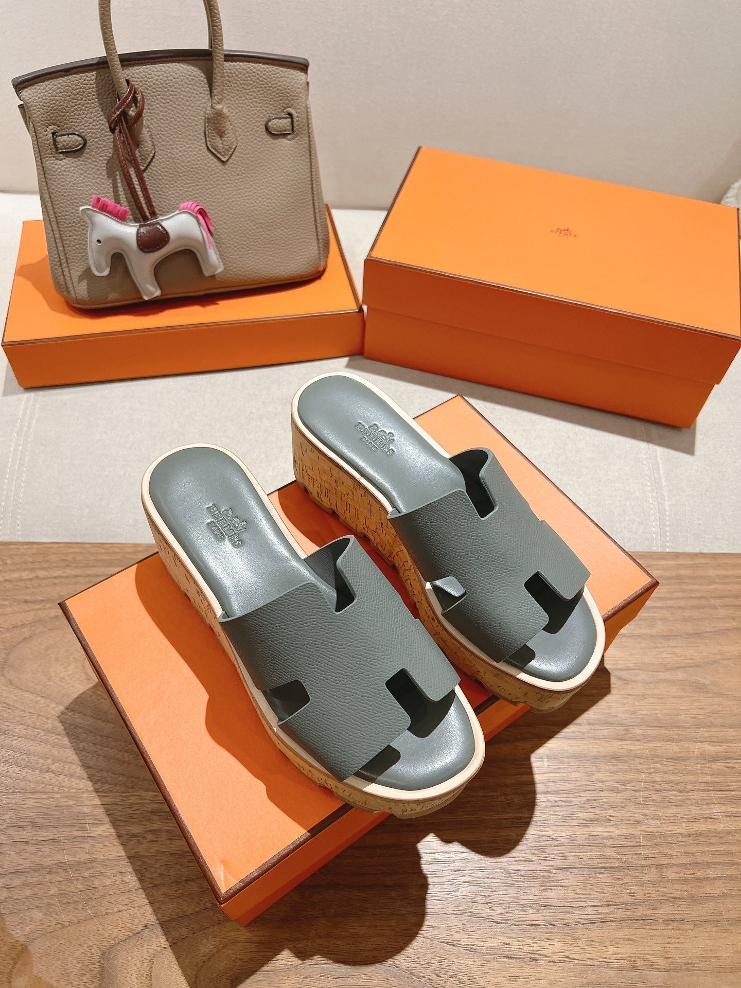 HERMES 25S HIGH WEDGE SANDALS IN GREY LAMBSKIN STYLE 7