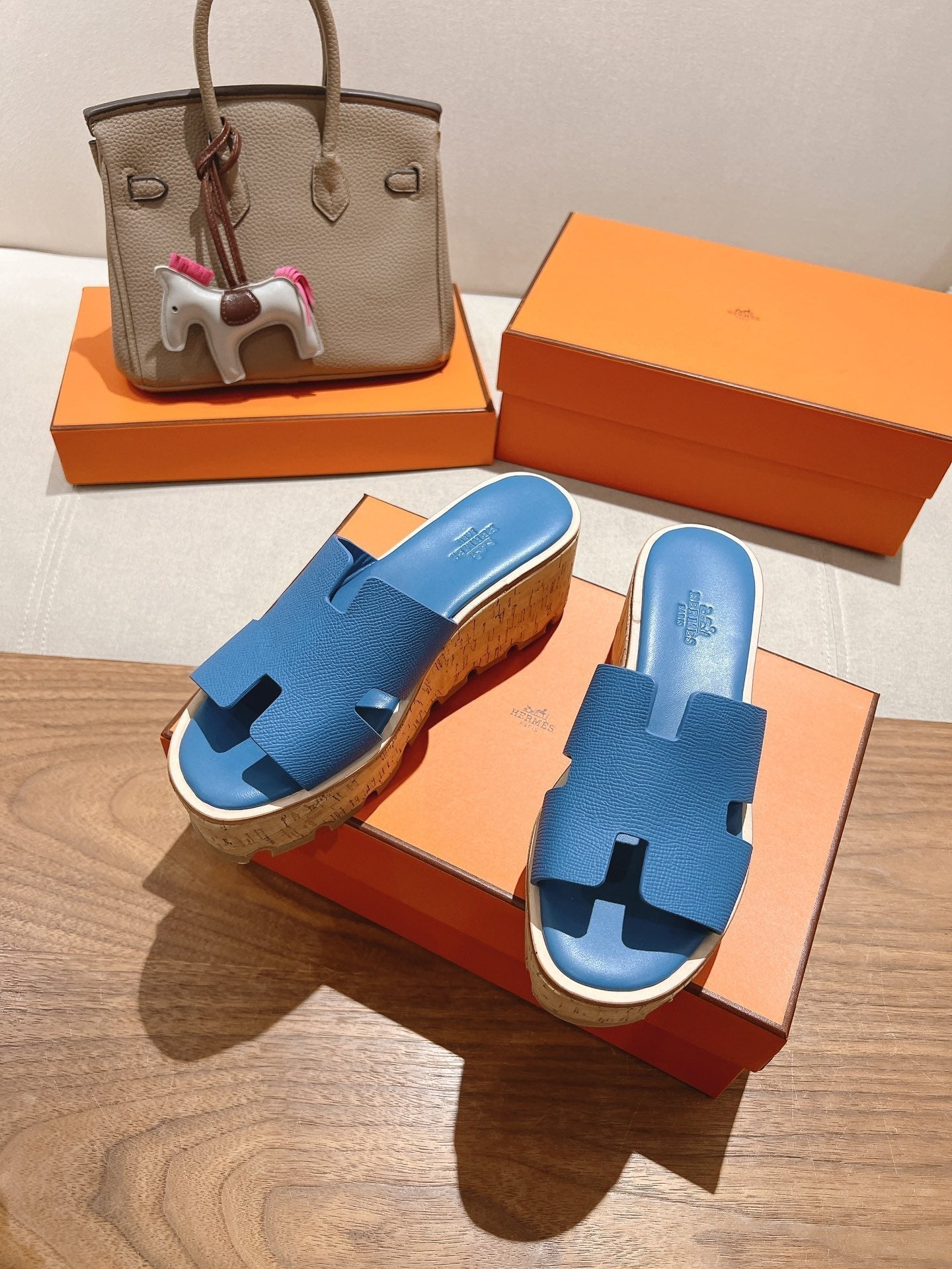 HERMES 25S HIGH WEDGE SANDALS IN BLUE LAMBSKIN STYLE 14