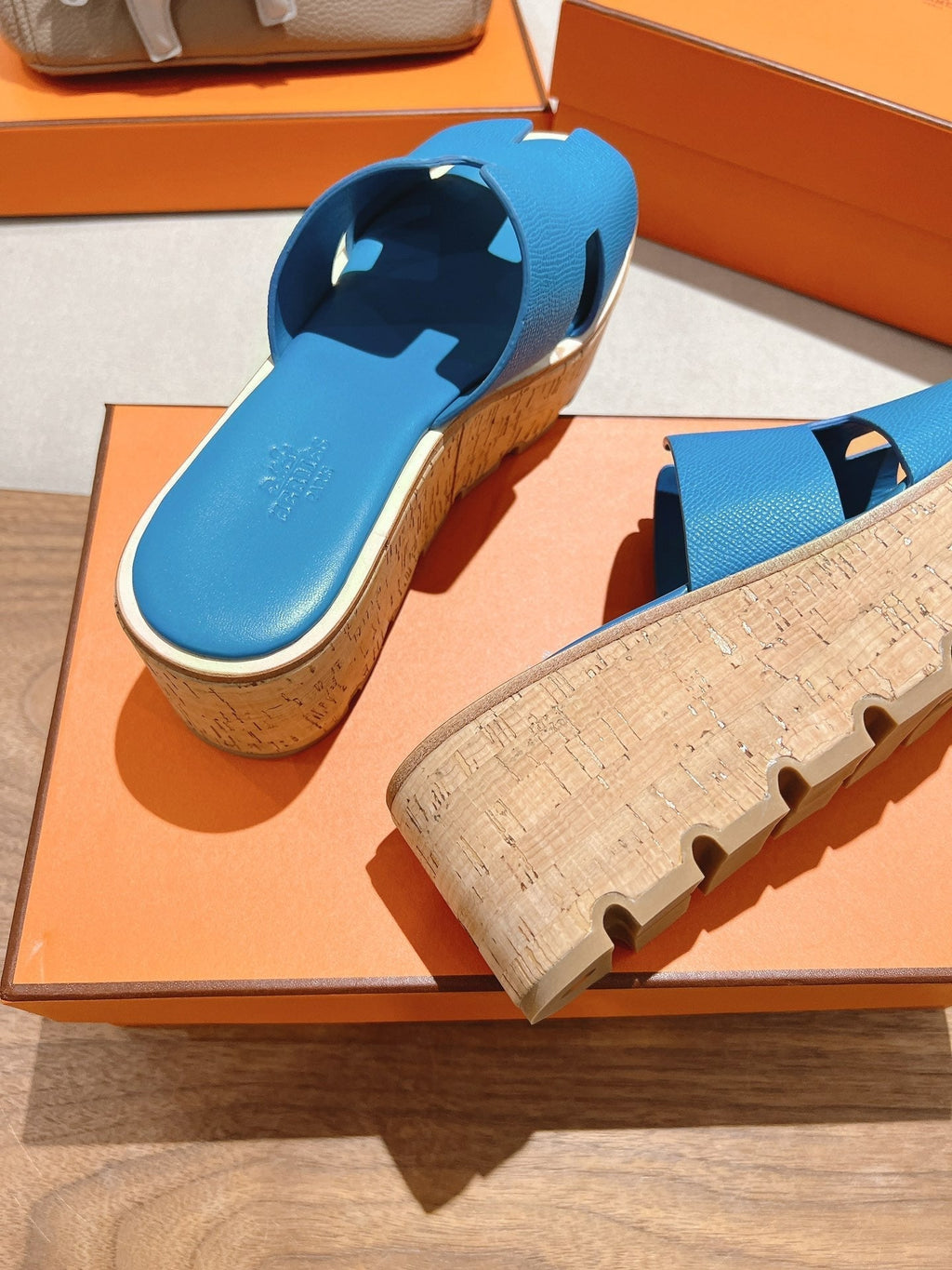 HERMES 25S HIGH WEDGE SANDALS IN BLUE LAMBSKIN STYLE 12
