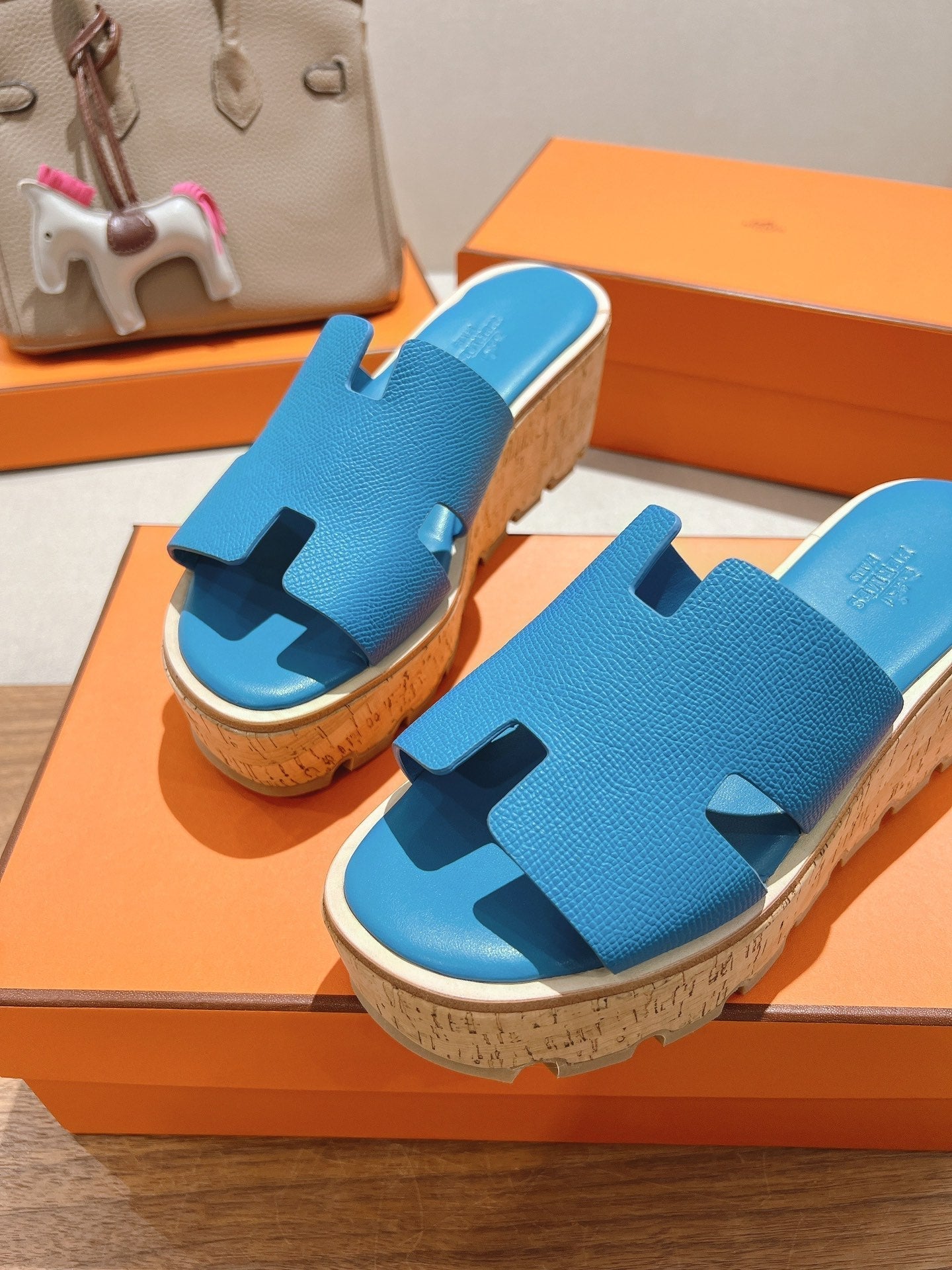 HERMES 25S HIGH WEDGE SANDALS IN BLUE LAMBSKIN STYLE 12