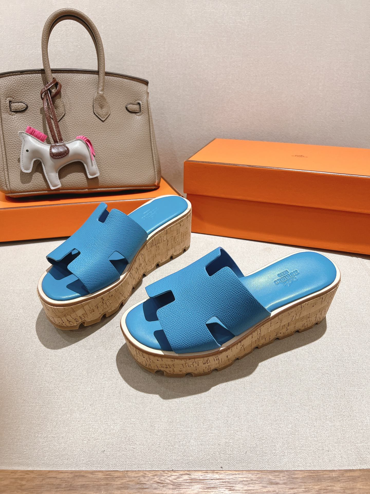 HERMES 25S HIGH WEDGE SANDALS IN BLUE LAMBSKIN STYLE 12