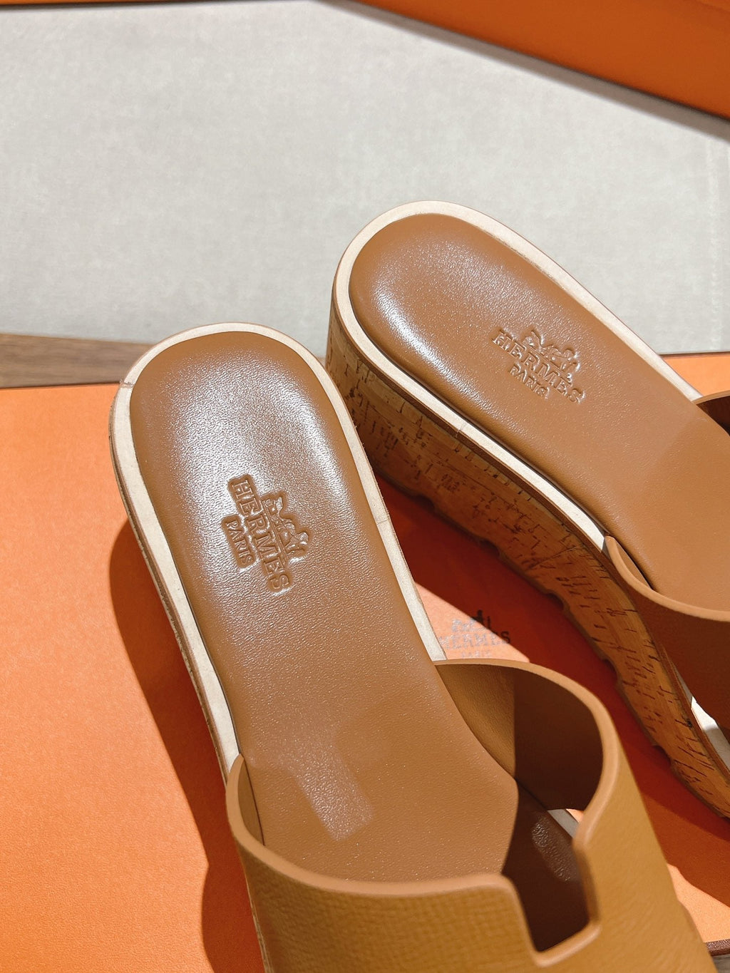 HERMES 25S HIGH WEDGE SANDALS IN BROWN LAMBSKIN STYLE 6