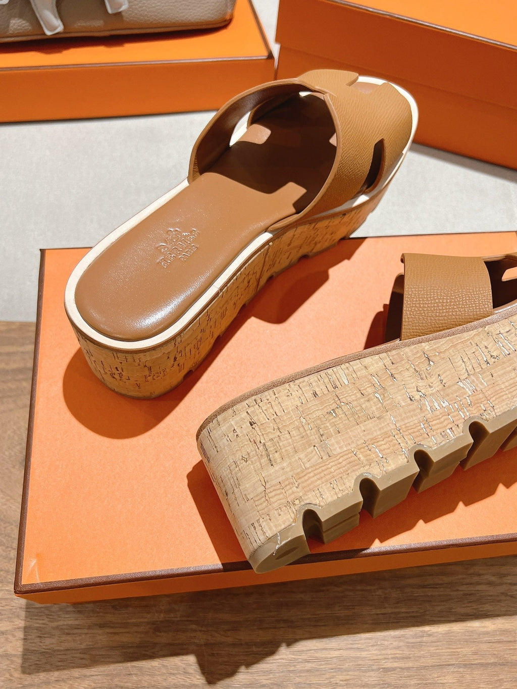 HERMES 25S HIGH WEDGE SANDALS IN BROWN LAMBSKIN STYLE 6