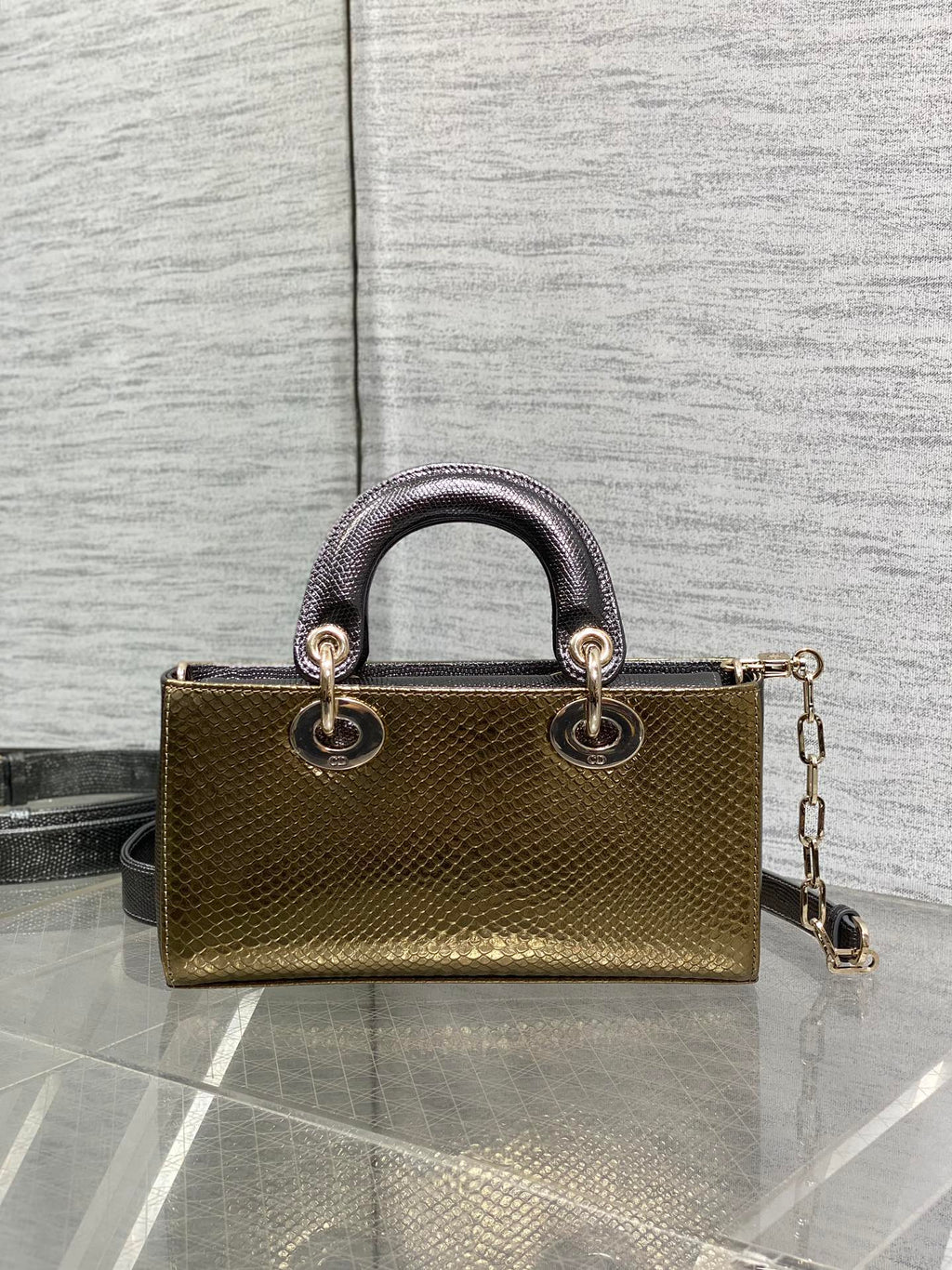 DIOR MEDIUM 22 LADY BAG IN GOLD METALLIC LAMBSKIN