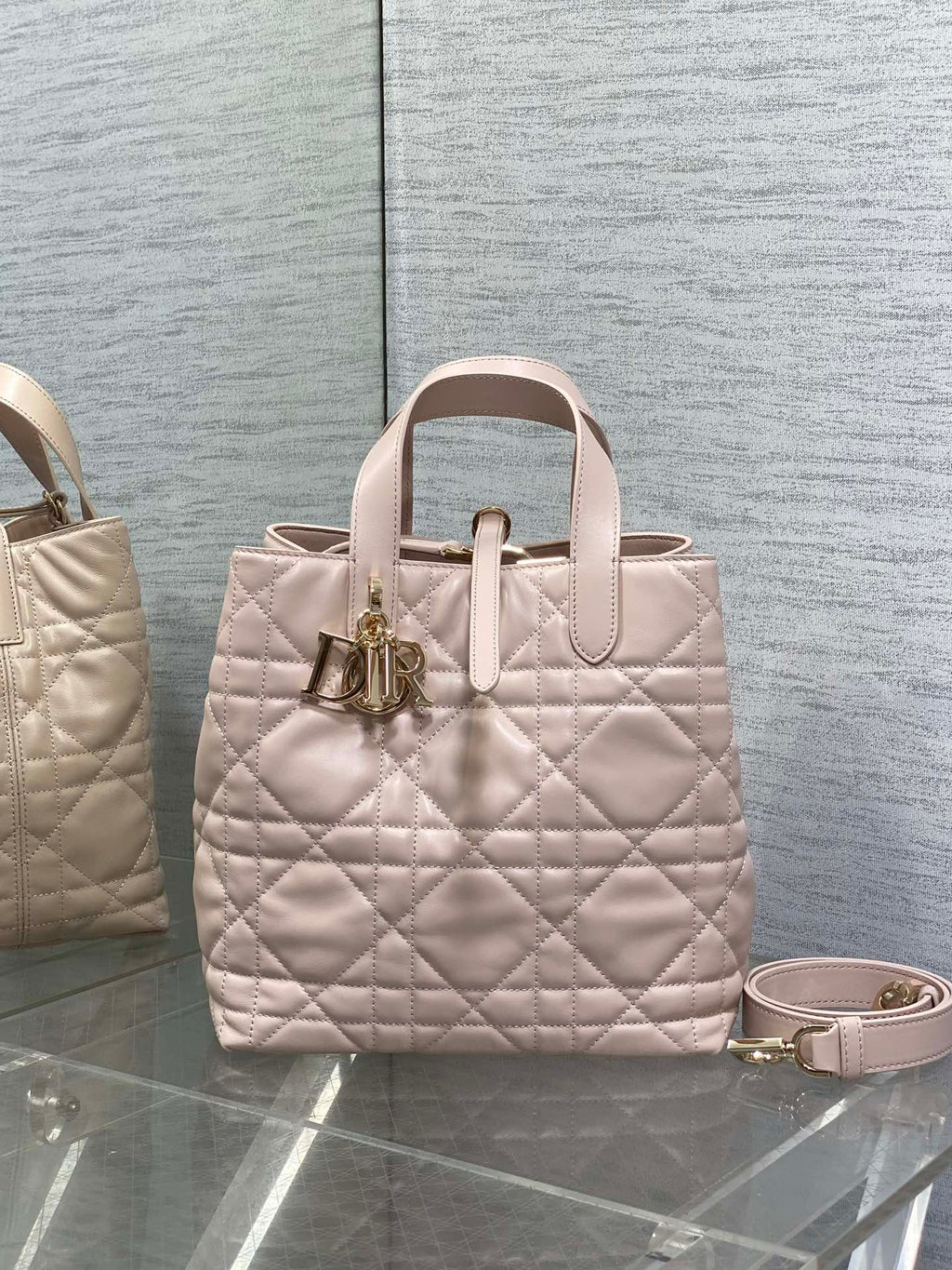 DIOR 25S ALWAYS BAG 22 IN LIGHT PINK MACROCANNAGE CALFSKIN GOLD HARDWARE