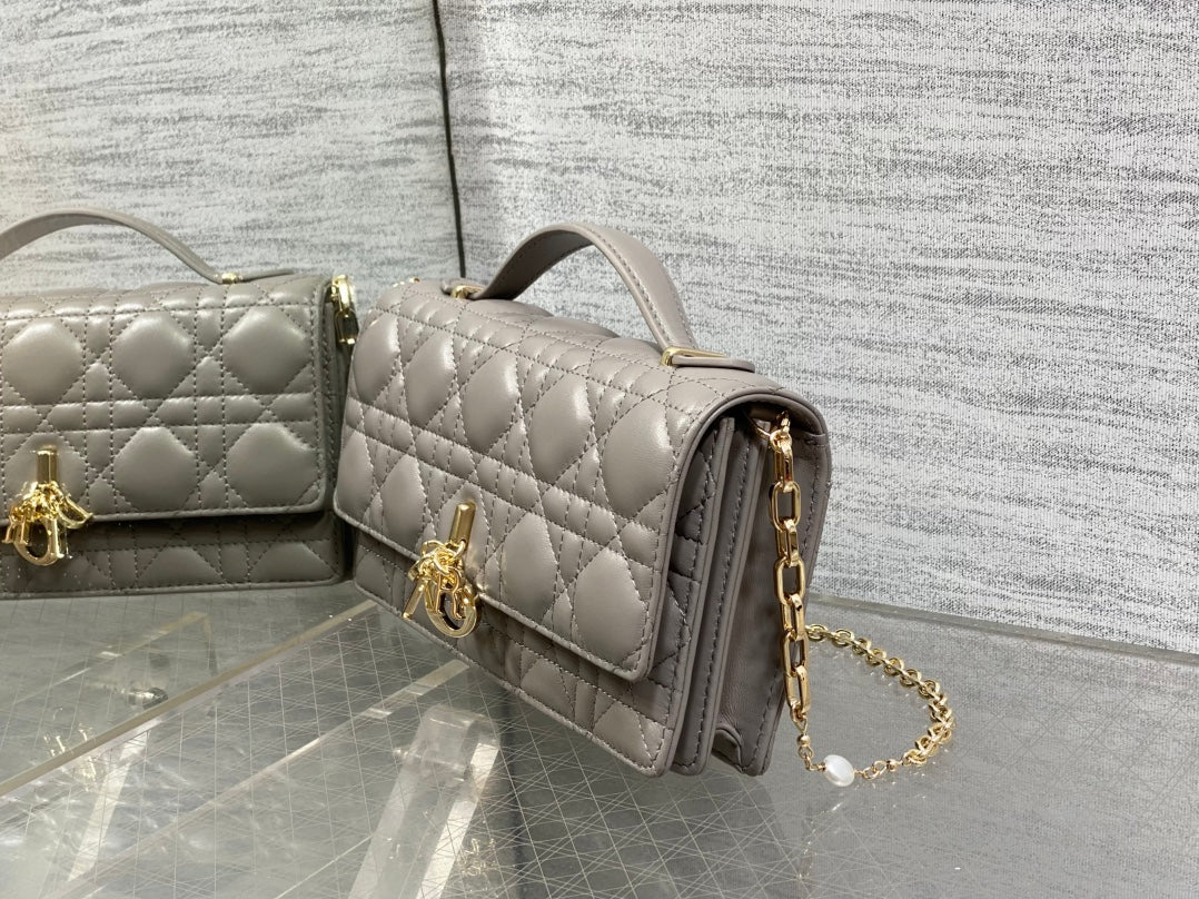 DIOR 25S  TALK PHONE POUCH 21 IN DIRTY LILAC CANNAGE LAMBSKIN GOLD HARDWRE