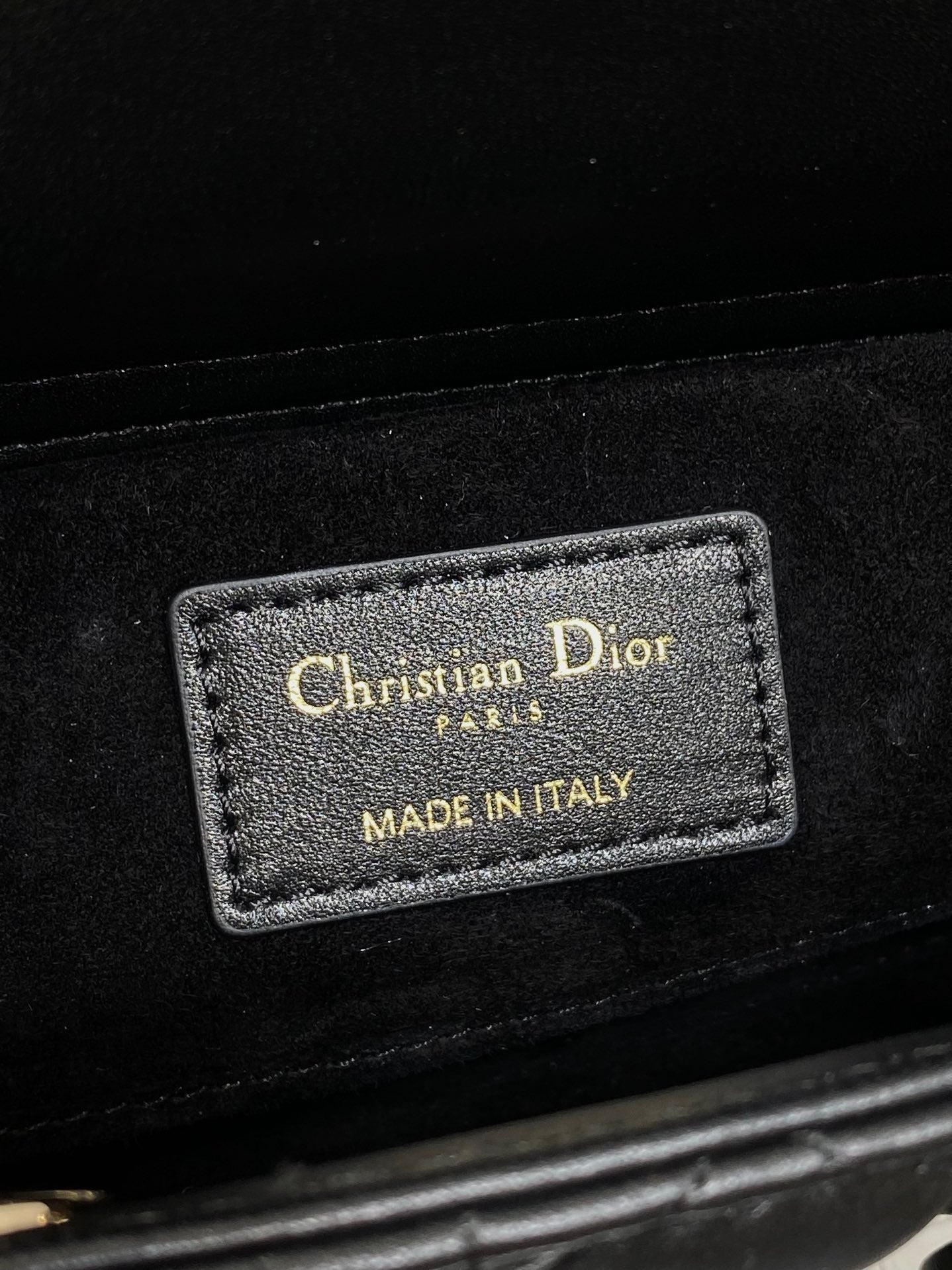 DIOR 25S SMALL LADY D‑JOY BAG 22 IN BLACK CALFSKIN GOLD HARDWARE